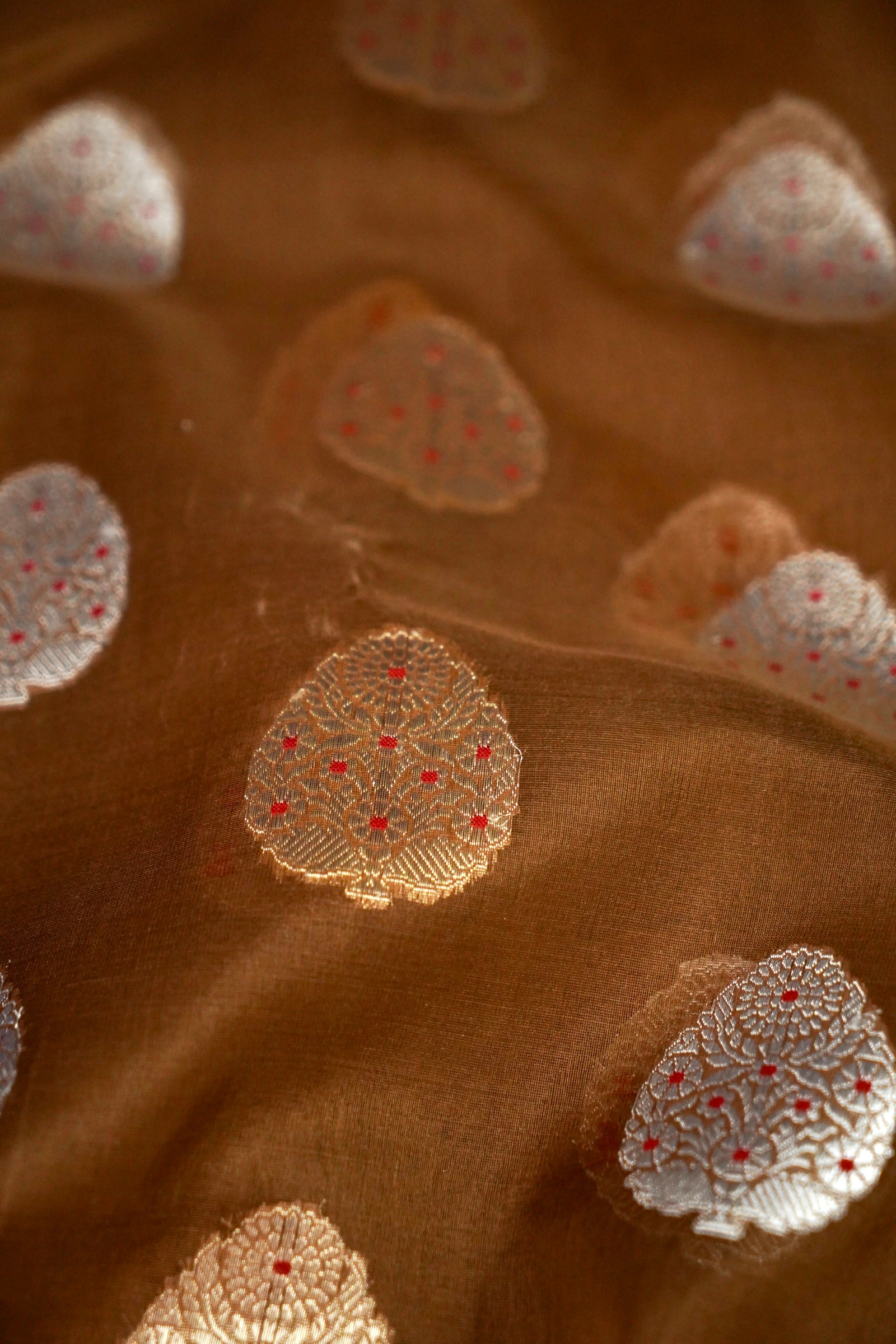 Banarasi Kora Silk Kadwa Kadiyal Handwoven Saree in Coffee Brown - Khinkhwab