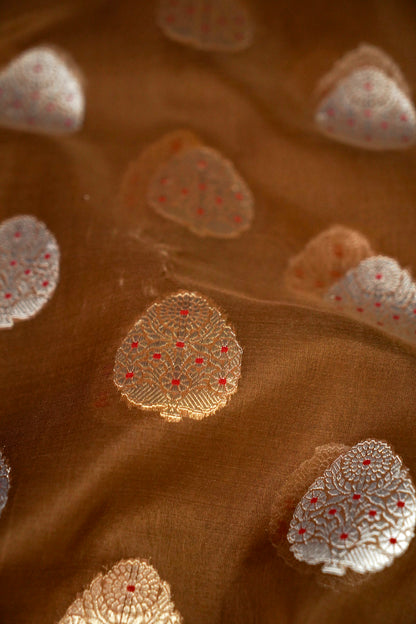 Banarasi Kora Silk Kadwa Kadiyal Handwoven Saree in Coffee Brown - Khinkhwab