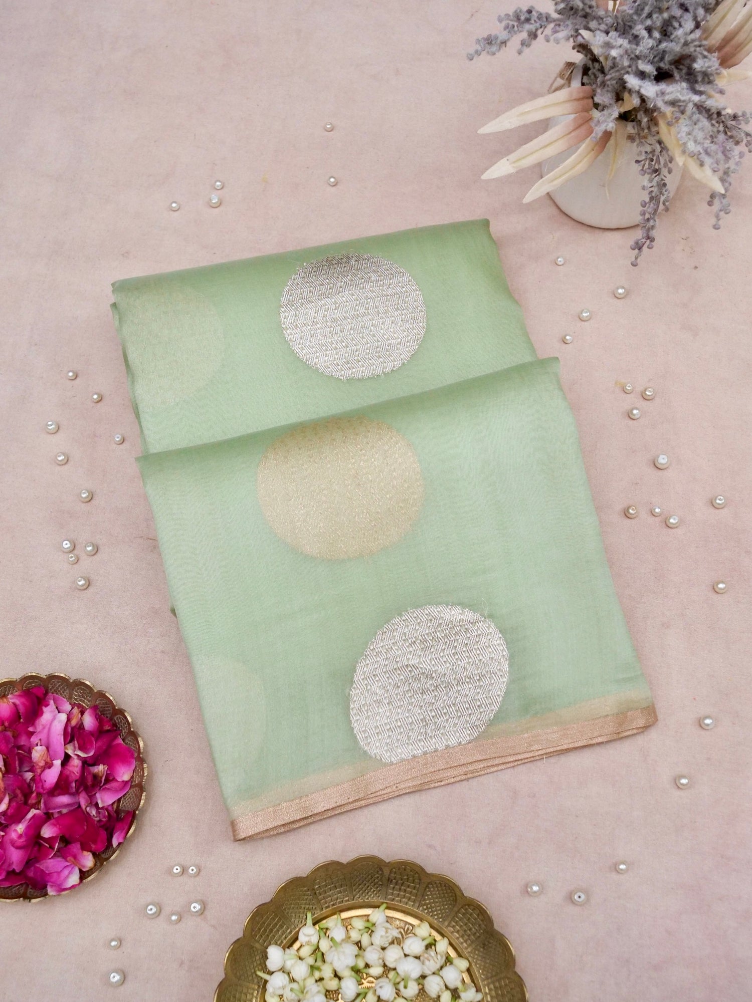 Kora Silk Kadwa Handwoven Banarasi Saree in Pista Green