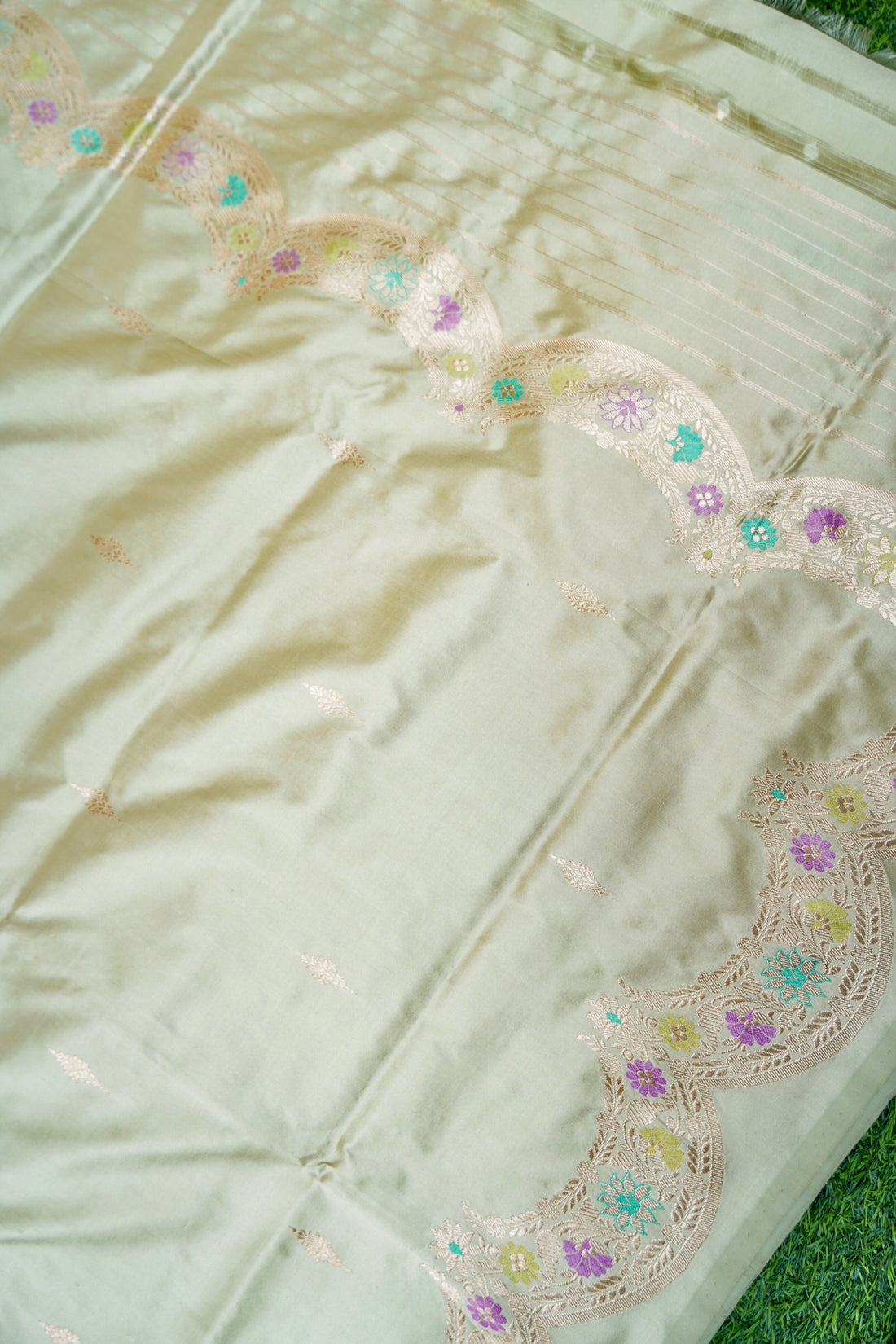 Banarasi Katan Silk Kadwa Scallop Border Handloom Saree | Sage