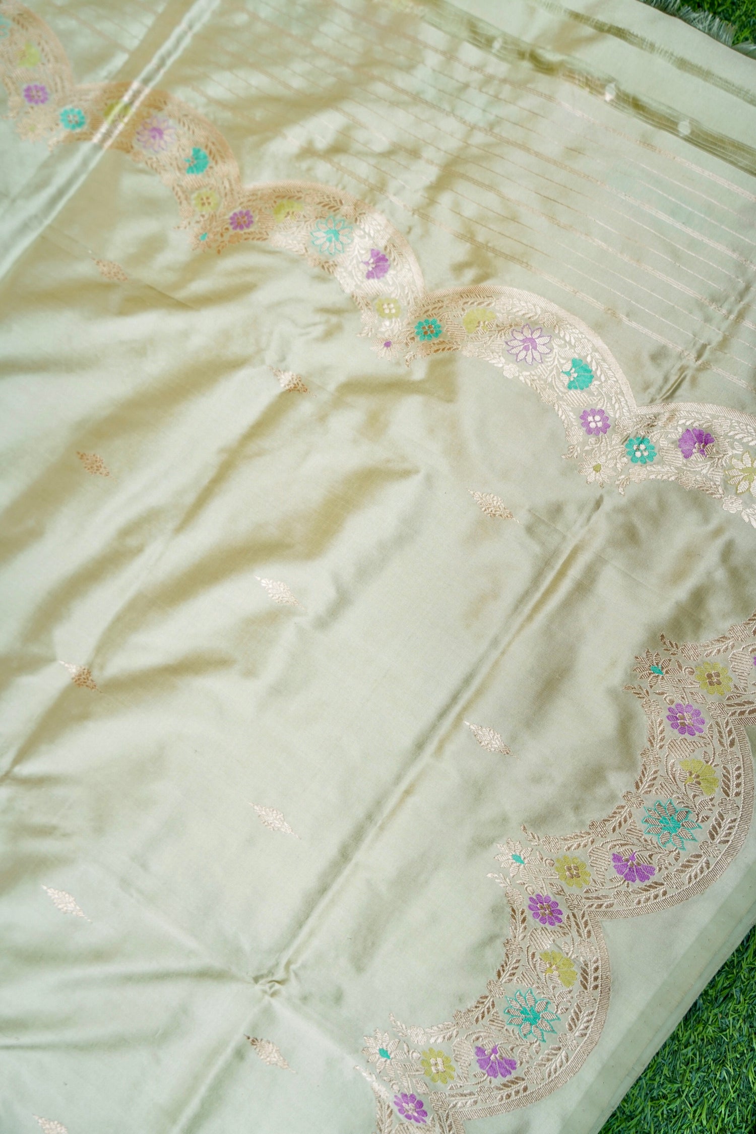 Banarasi Katan Silk Kadwa Scallop Border Handloom Saree | Sage
