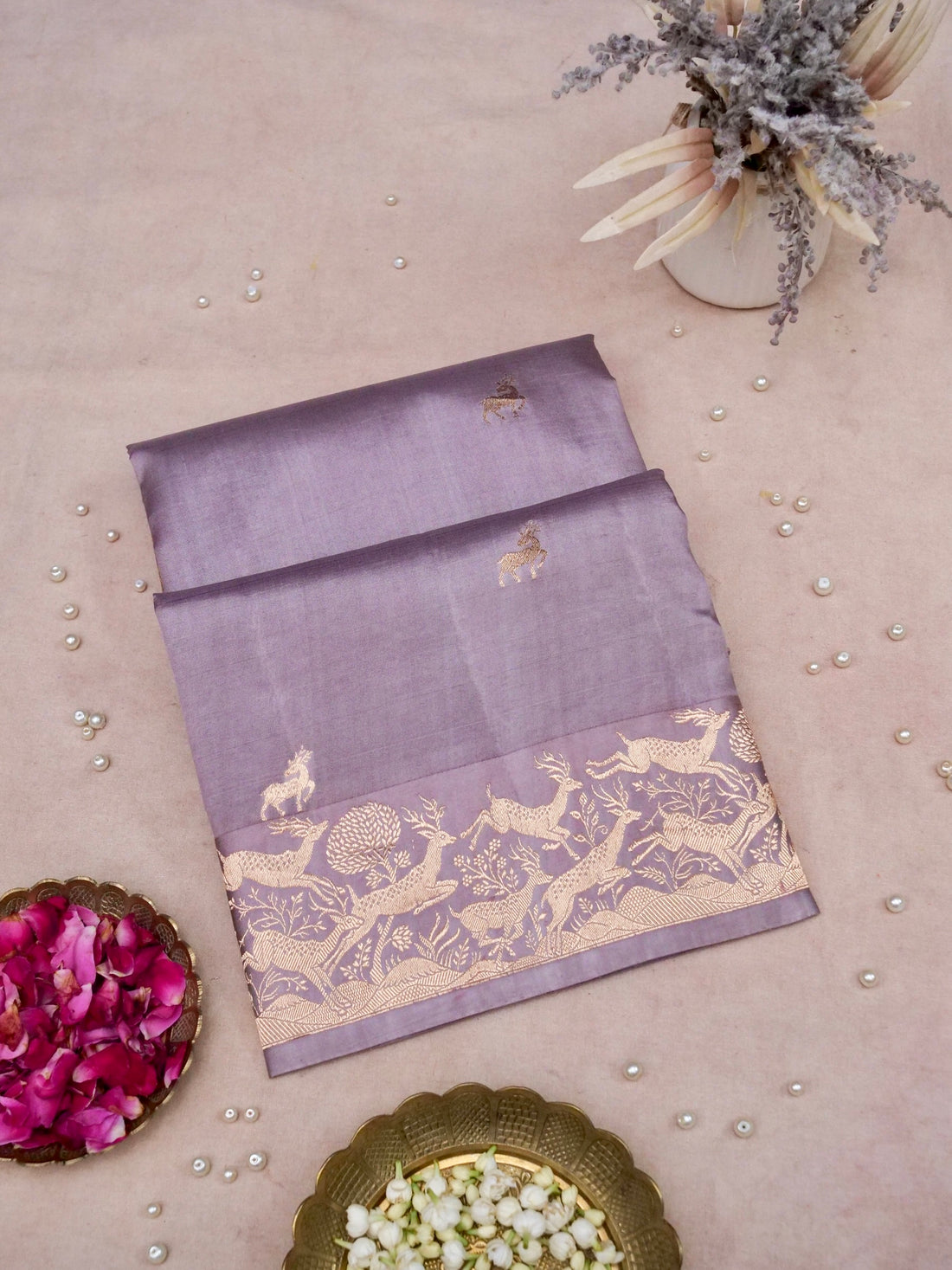 Banarasi Katan Silk Kadwa Shikargah Handwoven Saree in Dusty Lilac - Khinkhwab