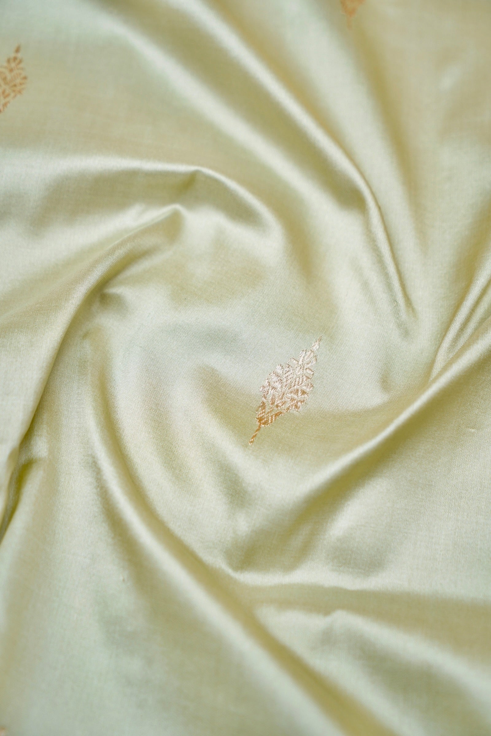 Banarasi Katan Silk Kadwa Scallop Border Handloom Saree | Sage