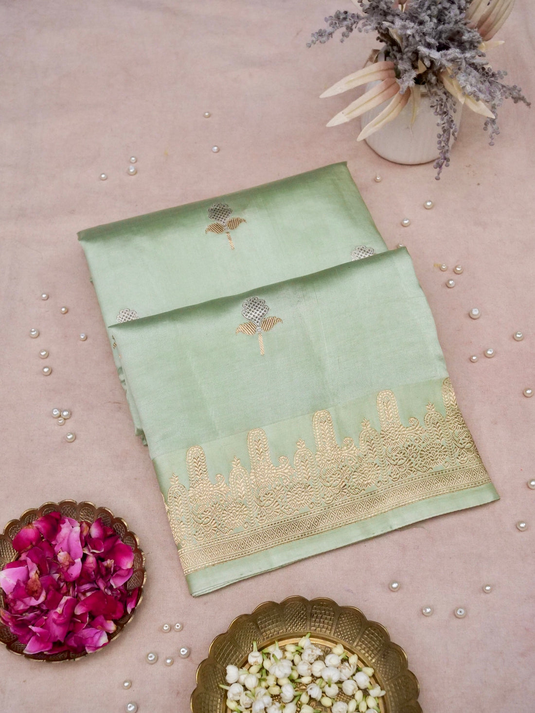 Banarasi Katan Silk Kadwa Tree Buti Handwoven Saree in Pista Green - Khinkhwab