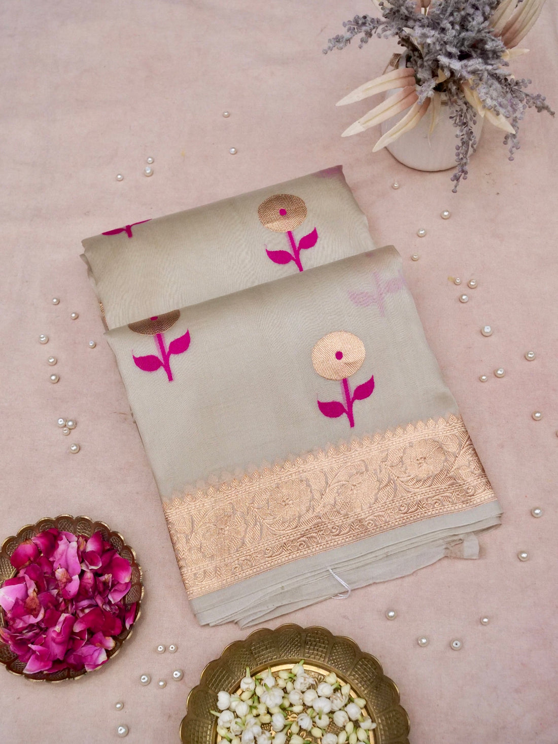 Banarasi Kora Silk Kadwa Meenakari Handwoven Saree in Ivory Cream - Khinkhwab