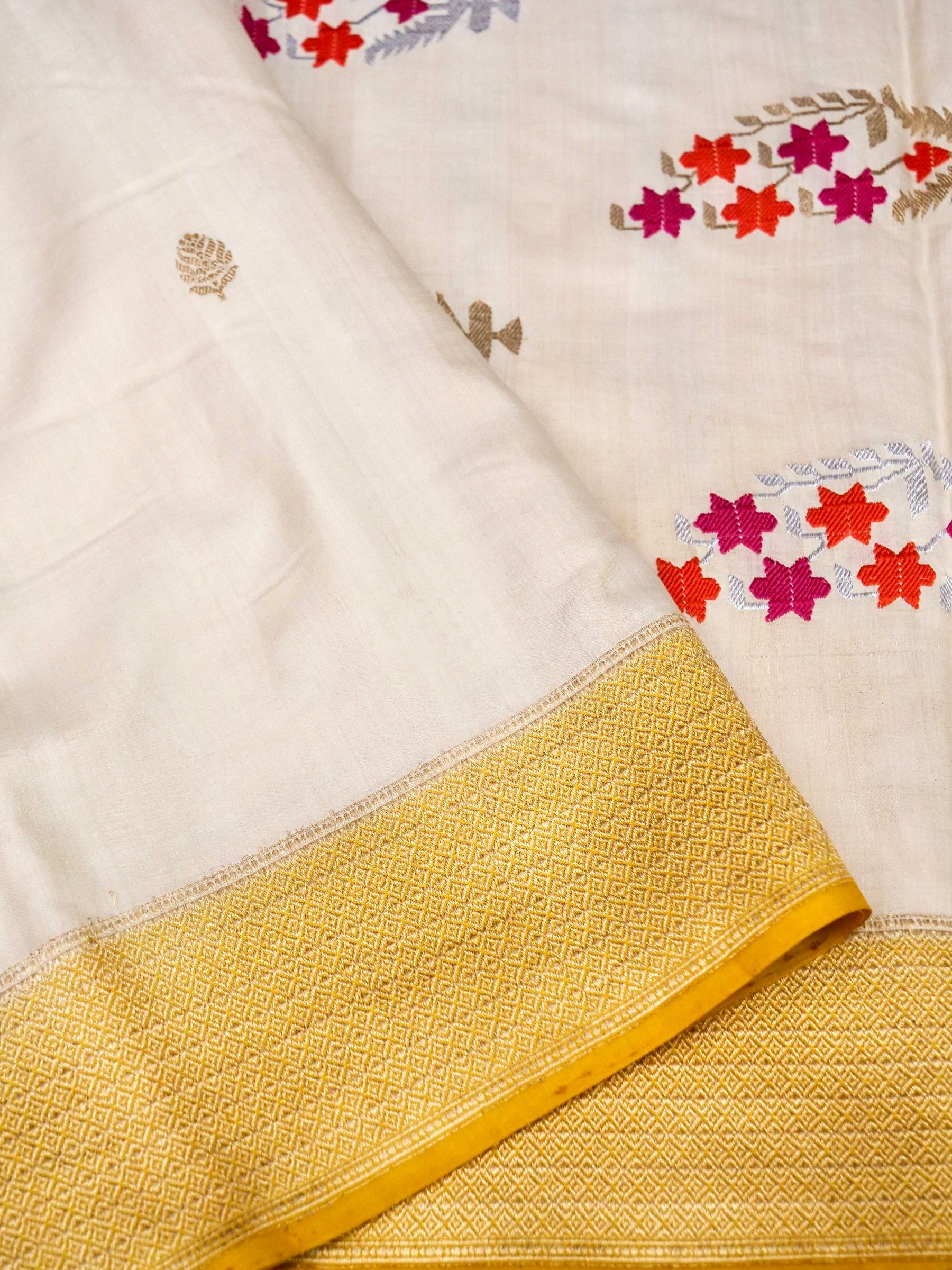 Banarasi Gajji Silk Kadwa Meenakari Handwoven Saree in Off White