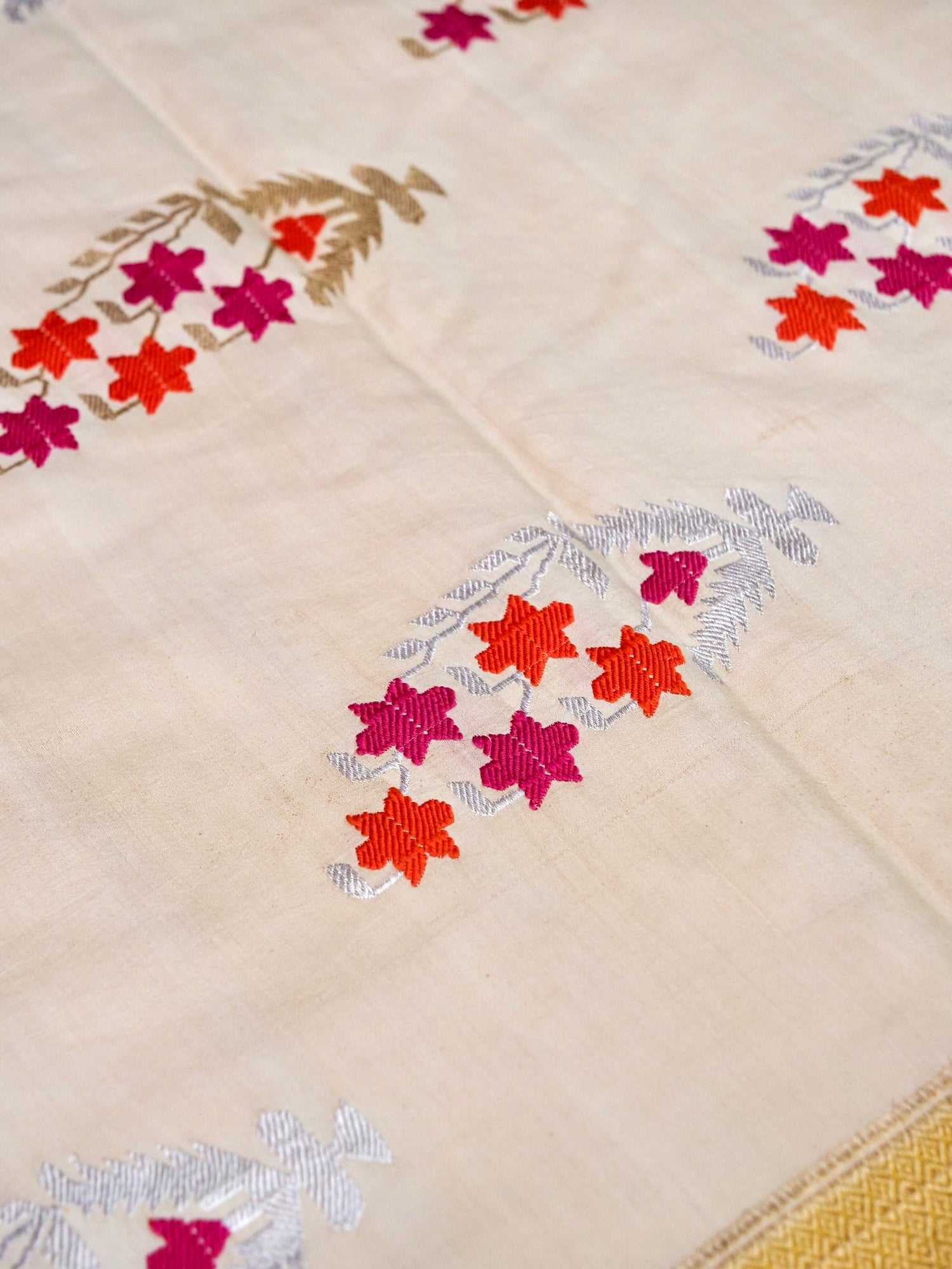 Banarasi Gajji Silk Kadwa Meenakari Handwoven Saree in Off White