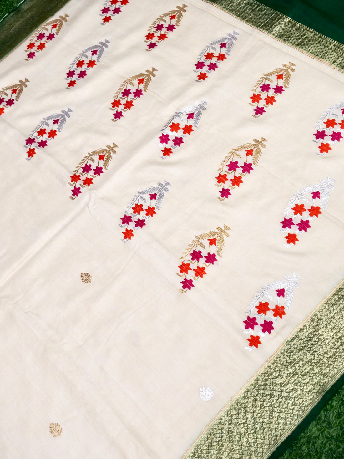 Banarasi Gajji Silk Kadwa Meenakari Handwoven Saree in Off White