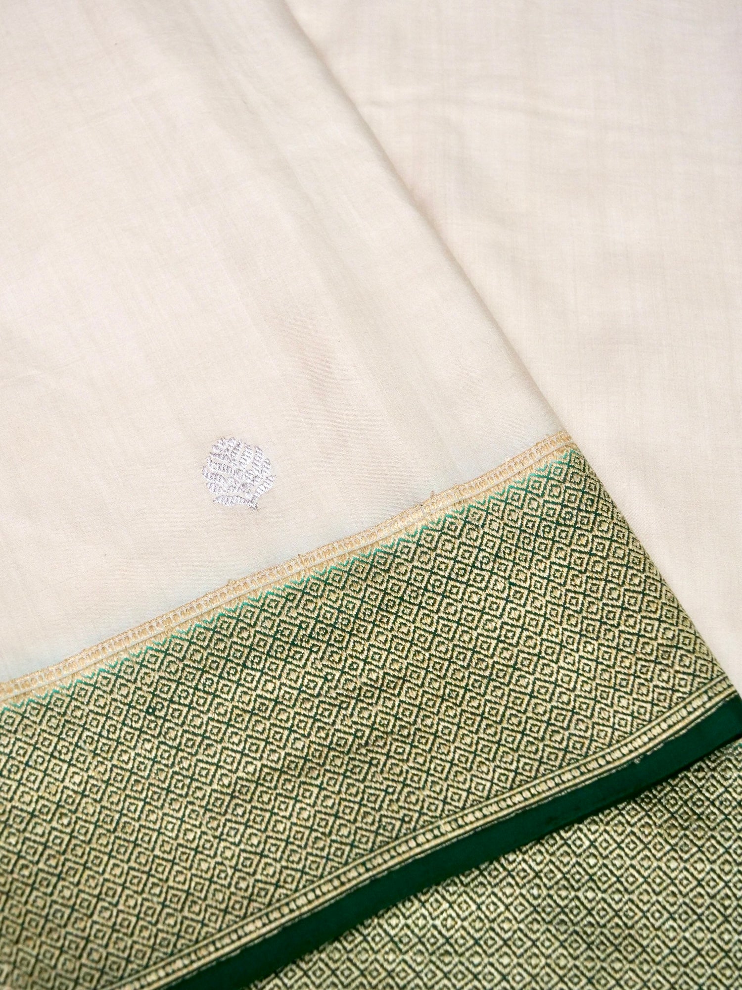 Banarasi Gajji Silk Kadwa Meenakari Handwoven Saree in Off White