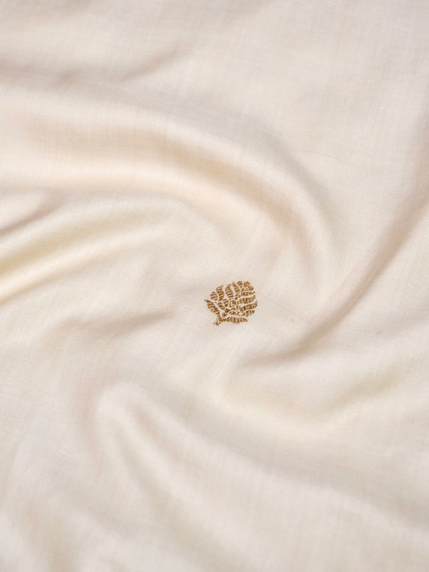Banarasi Gajji Silk Kadwa Meenakari Handwoven Saree in Off White