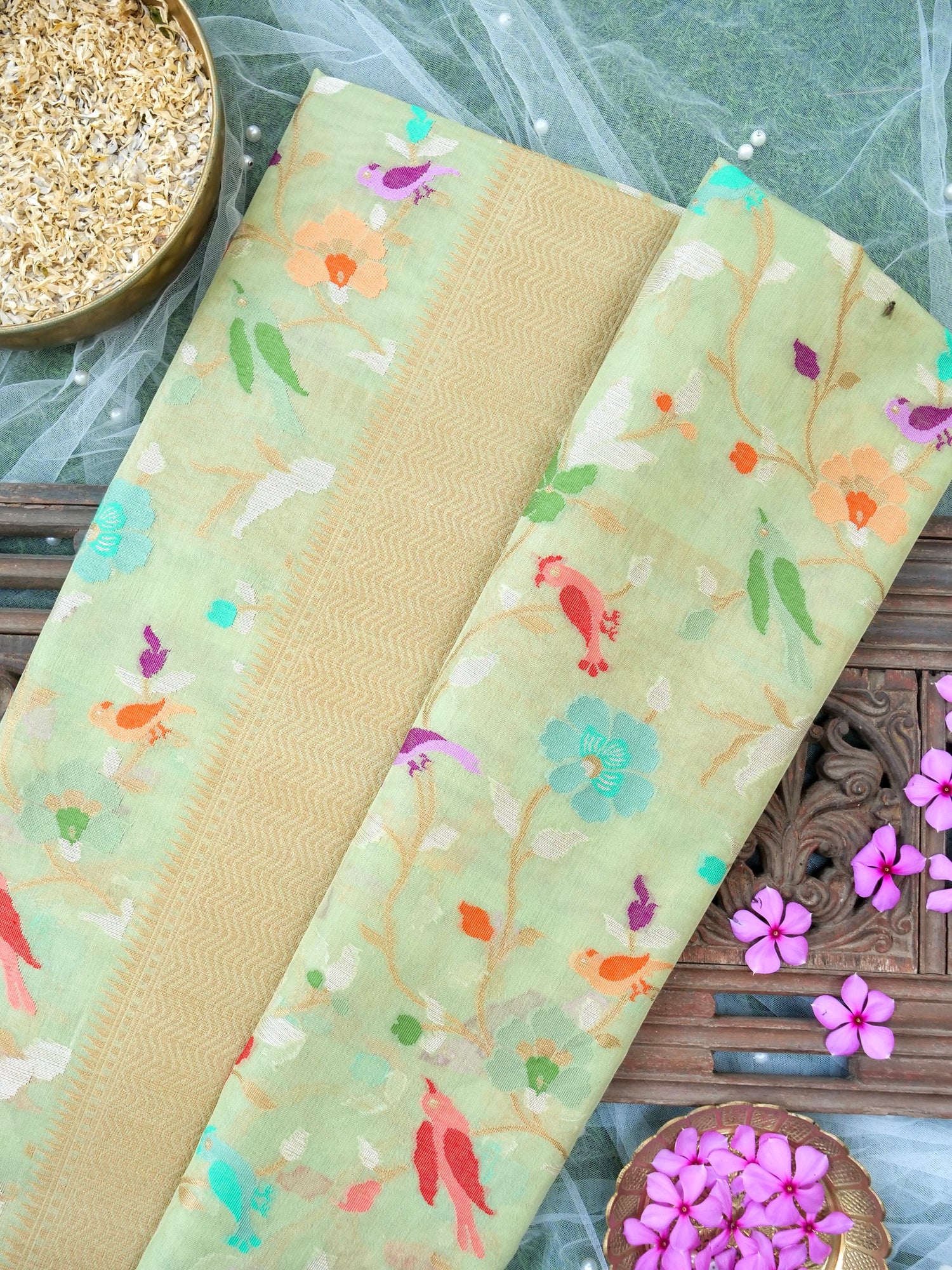 Banarasi Kora Silk Kadwa Handloom Saree | Pistachio - Khinkhwab