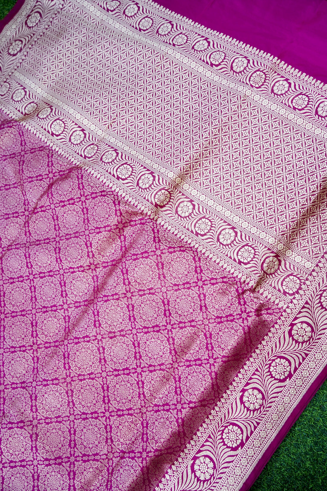 Banarasi Pure Silk Zari Brocade Handwoven Saree in Magenta - Khinkhwab