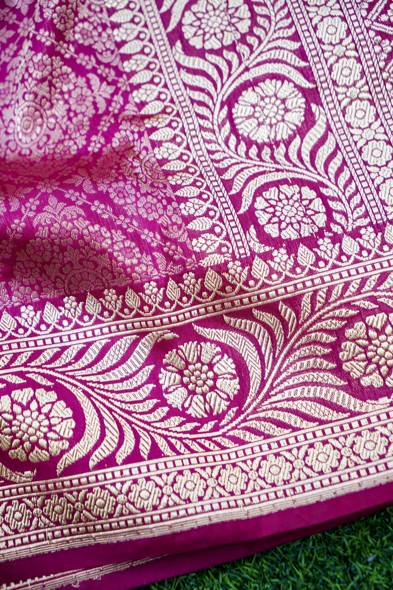 Banarasi Pure Silk Zari Brocade Handwoven Saree in Magenta - Khinkhwab
