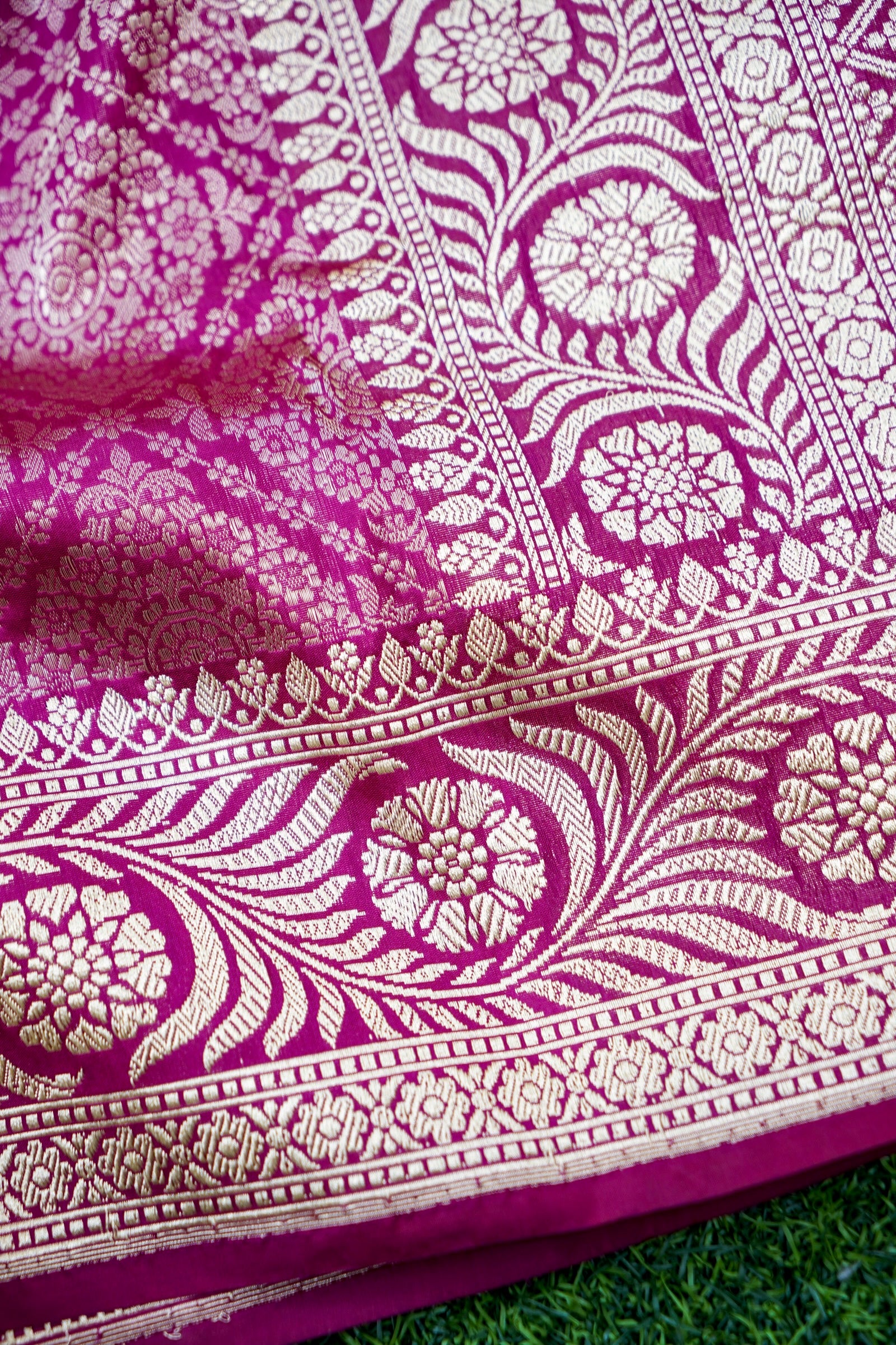 Banarasi Pure Silk Zari Brocade Handwoven Saree in Magenta - Khinkhwab