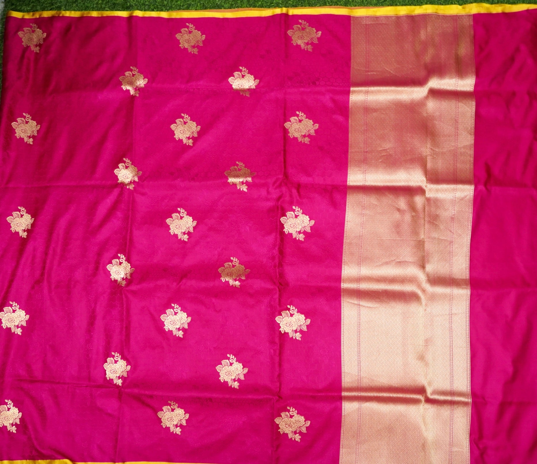 Mashru Silk Kadwa Gulab Buta Handwoven Banarasi Saree in Rani Pink
