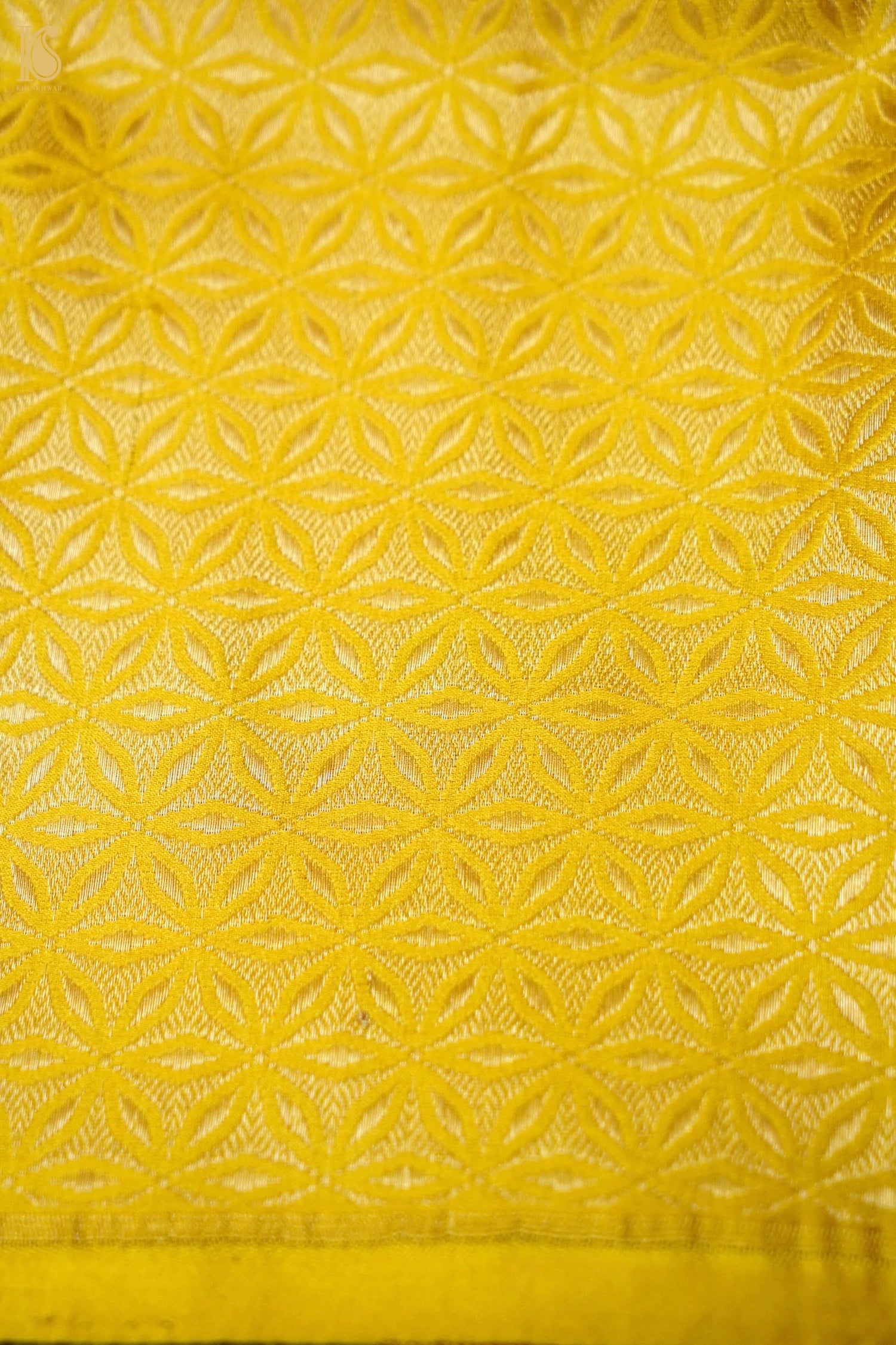 Mashru Silk Kadwa Gulab Buta Handwoven Banarasi Saree in Rani Pink