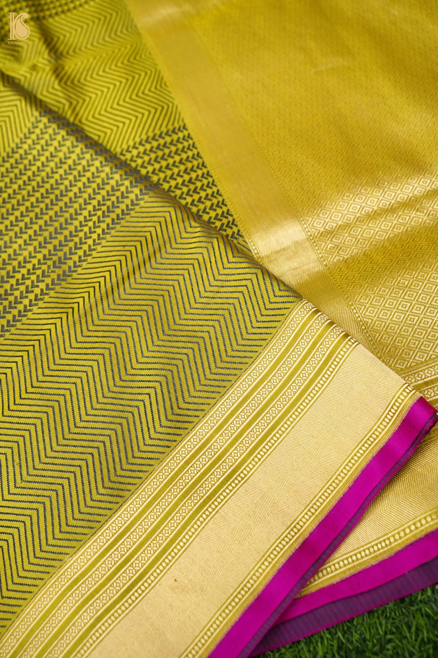 Katan Silk Tanchoi Chevron Handwoven Banarasi Saree in Chartreuse Green