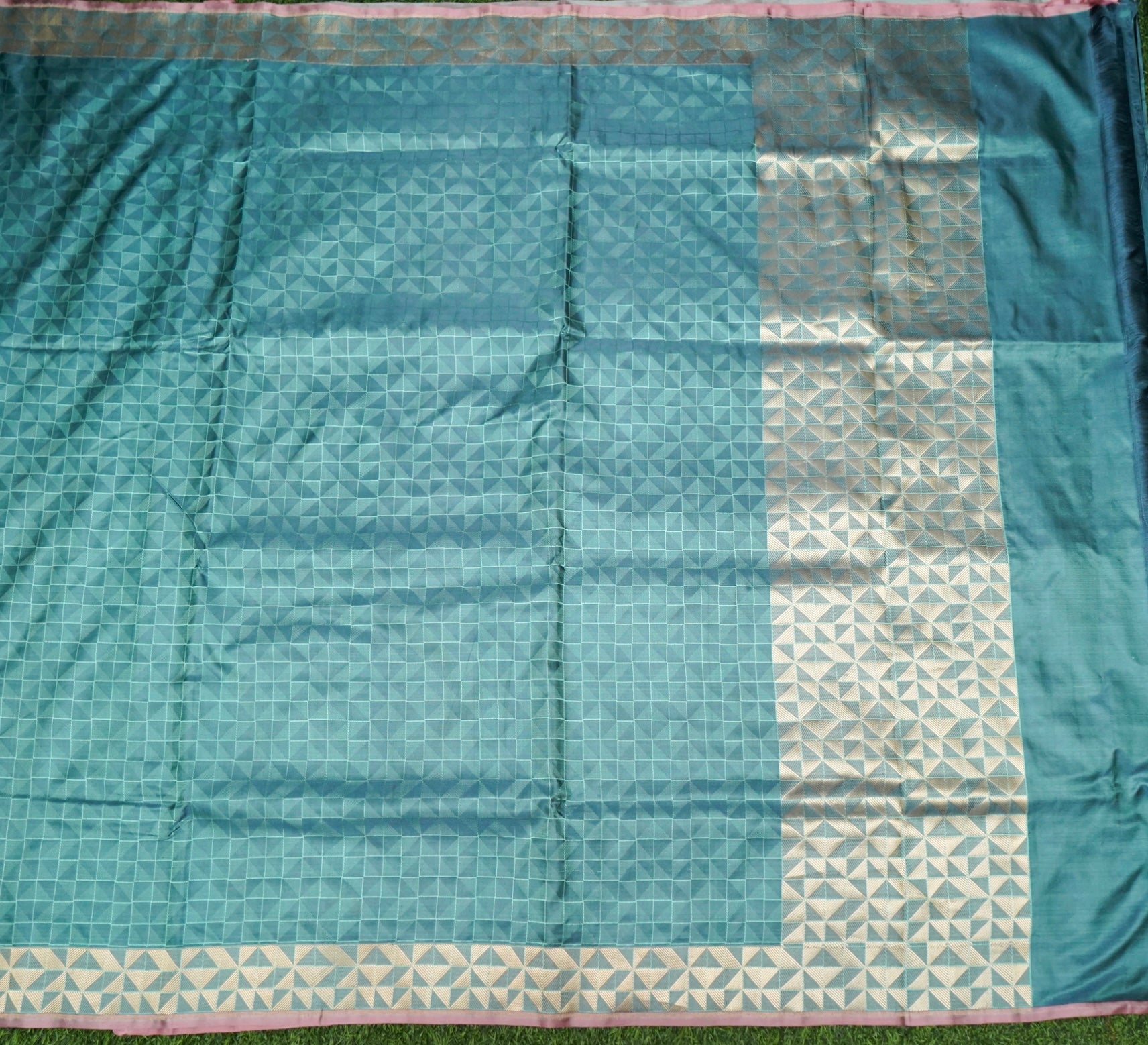 Katan Silk Tanchoi Geometric Handwoven Banarasi Saree in Steel Blue