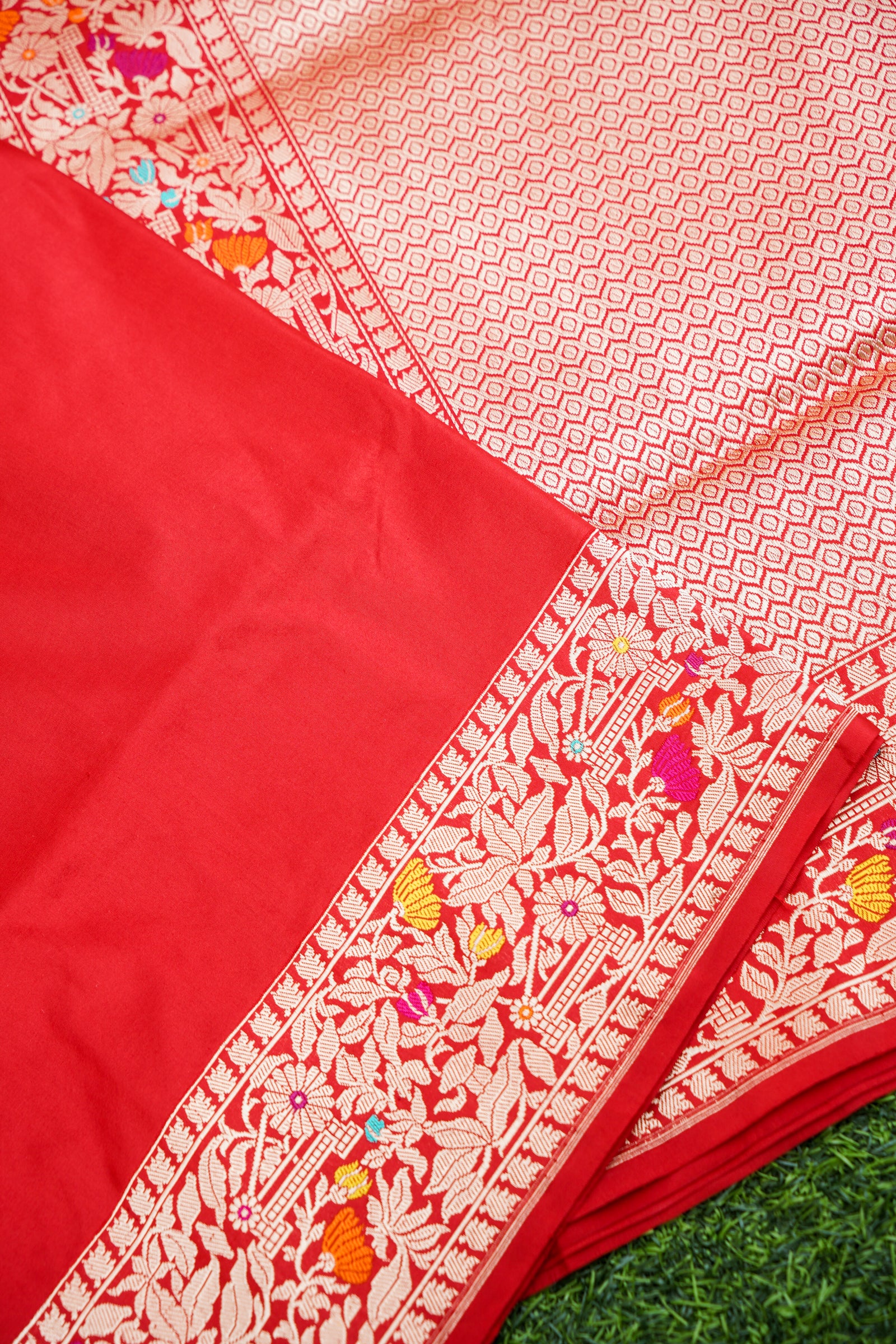 Pure Katan Silk Kadwa Bel Banarasi Saree in Tomato Red