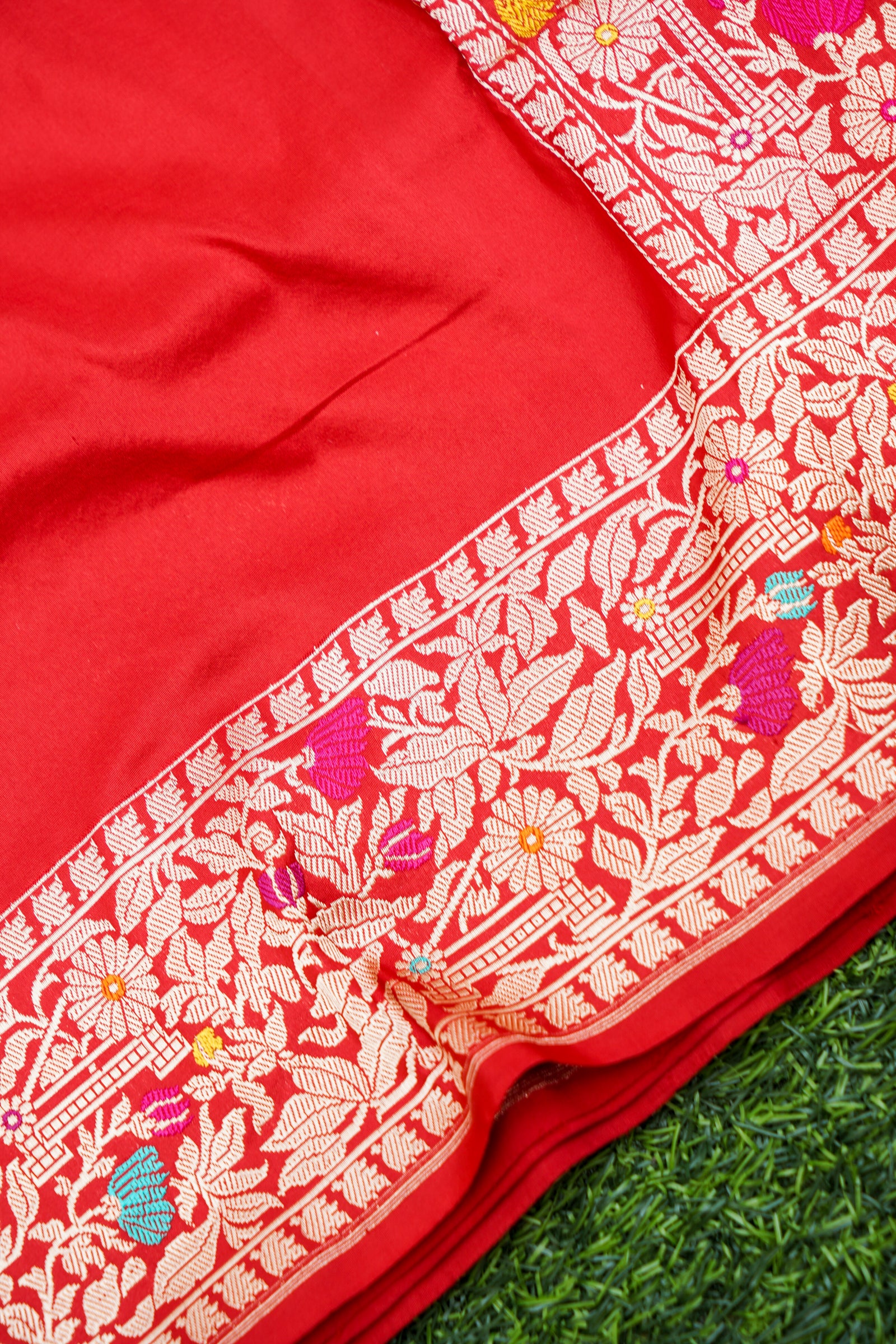 Pure Katan Silk Kadwa Bel Banarasi Saree in Tomato Red