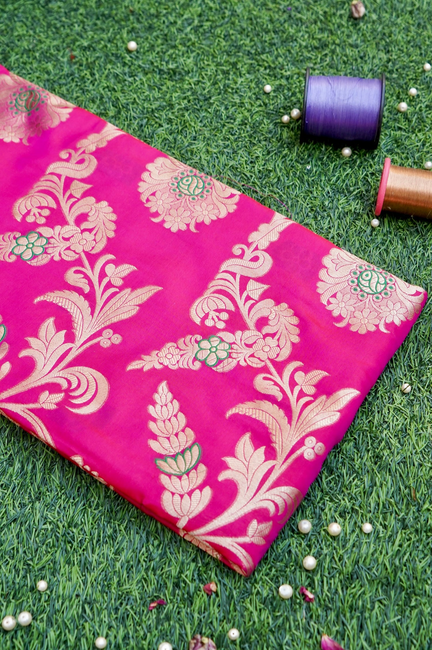 Pure Brocade Banarasi Chrysanthemum Jaal Fabric in Pink - Khinkhwab