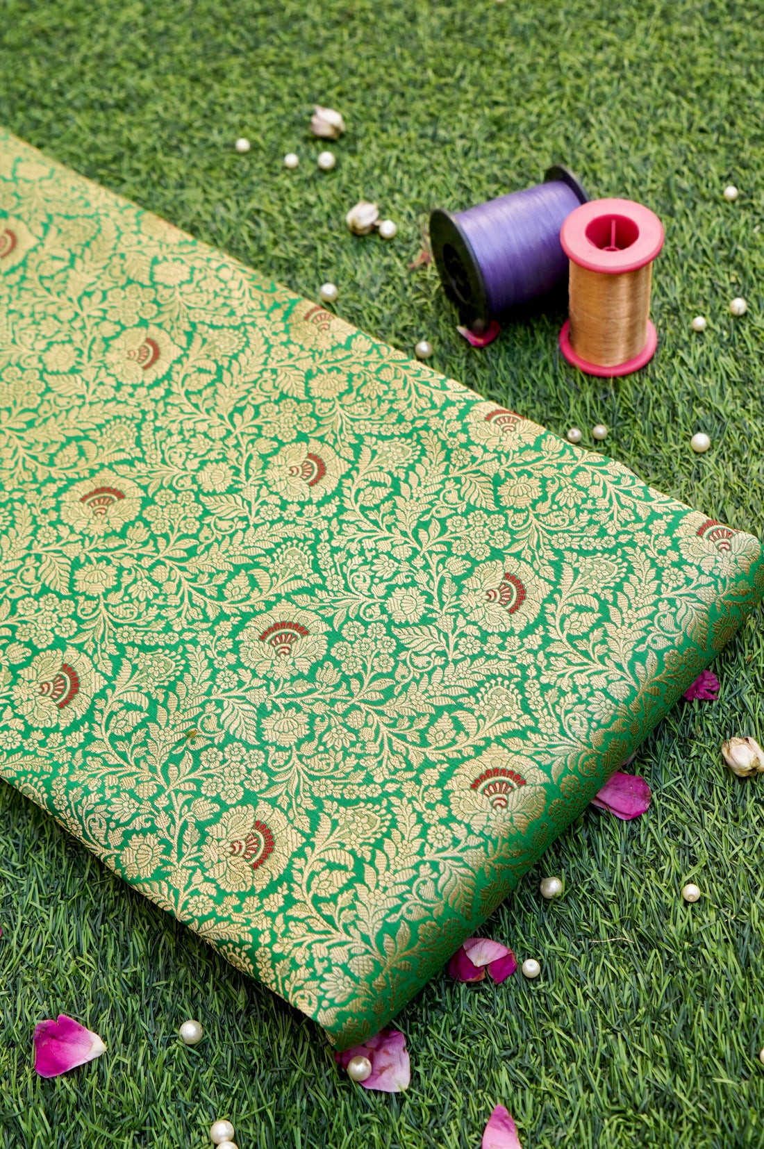 Pure Brocade Banarasi Fan Booti Fabric in Green - Khinkhwab