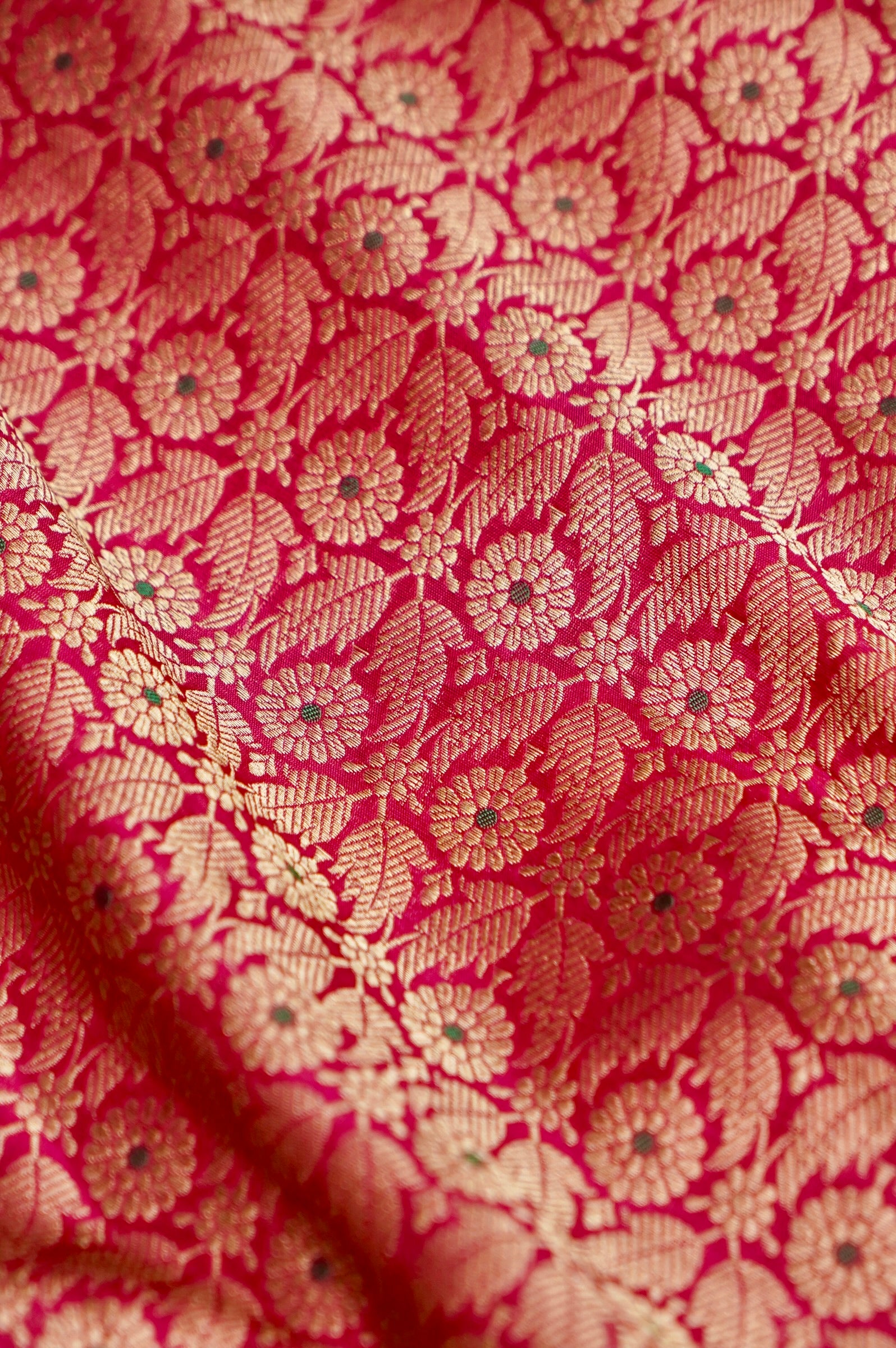 Pure Brocade Banarasi Leaf &amp; Daisy Jaal Fabric in Pink - Khinkhwab