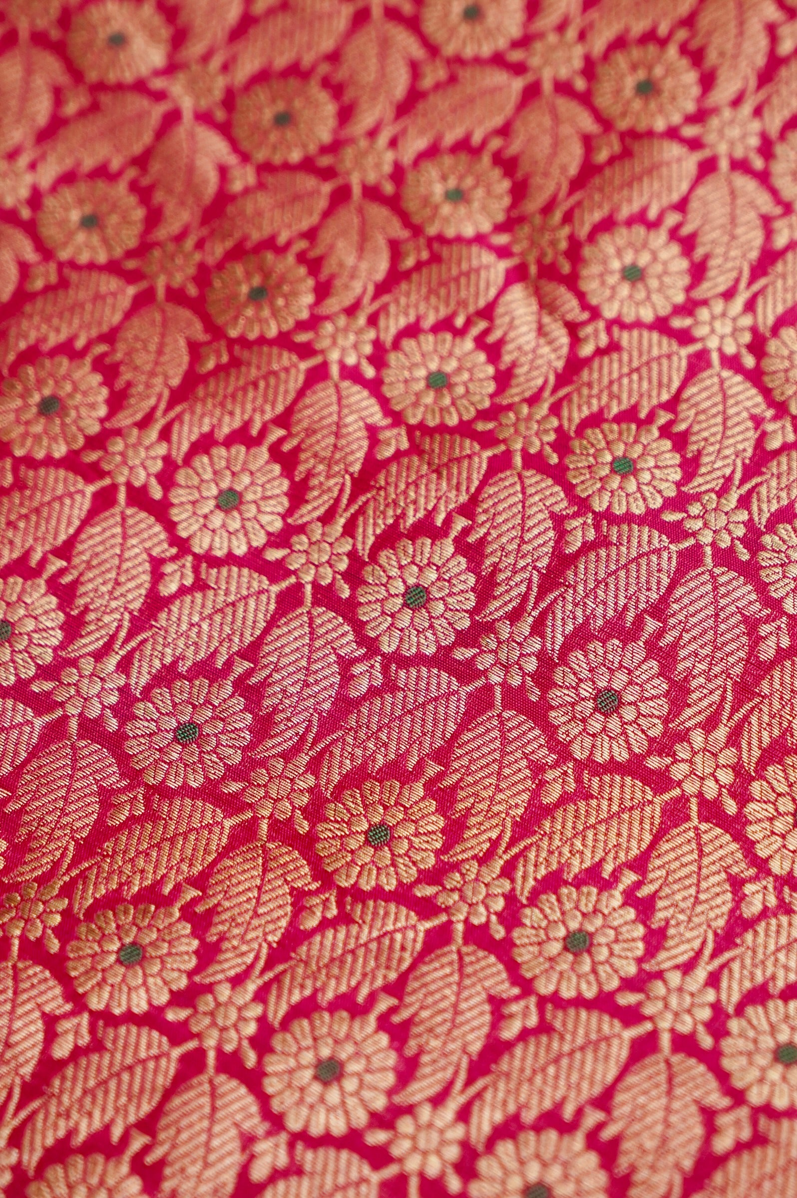 Pure Brocade Banarasi Leaf &amp; Daisy Jaal Fabric in Pink - Khinkhwab