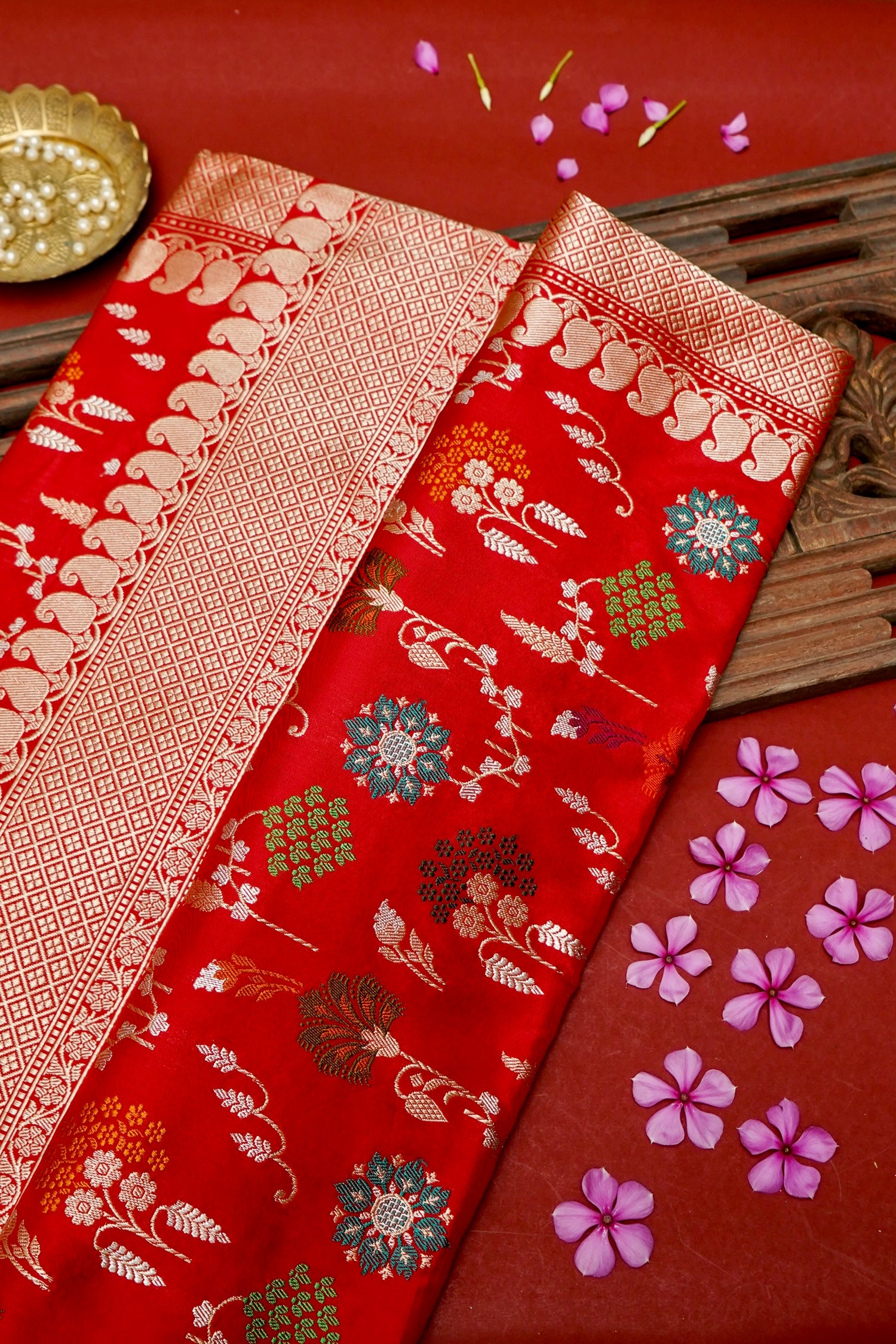 Handloom Kadwa Katan Silk Banarasi Saree in Red with Meenakari Bootis - Khinkhwab
