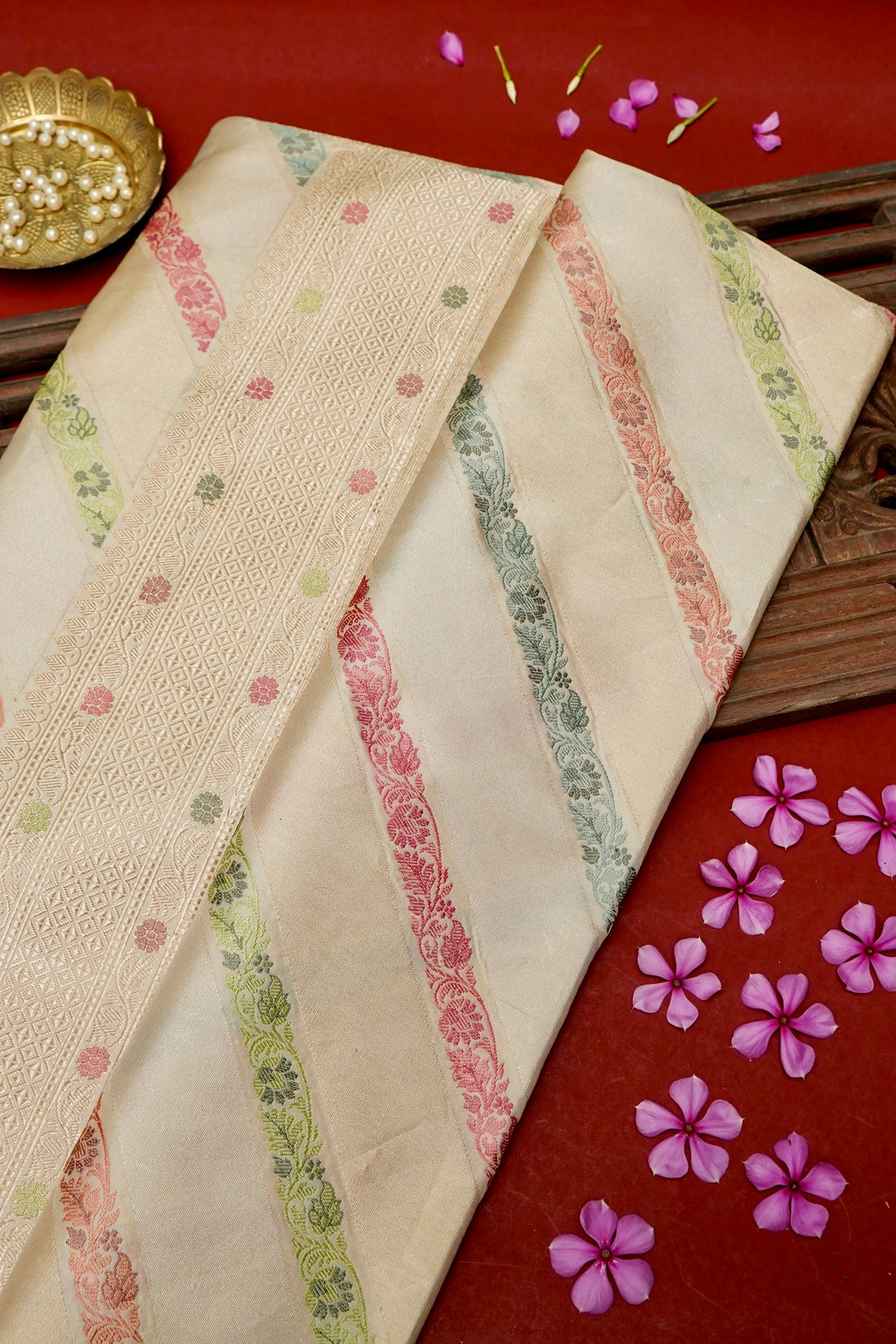 Handloom Kadwa Katan Silk Banarasi Saree in Cream with Diagonal Floral Stripes - Khinkhwab