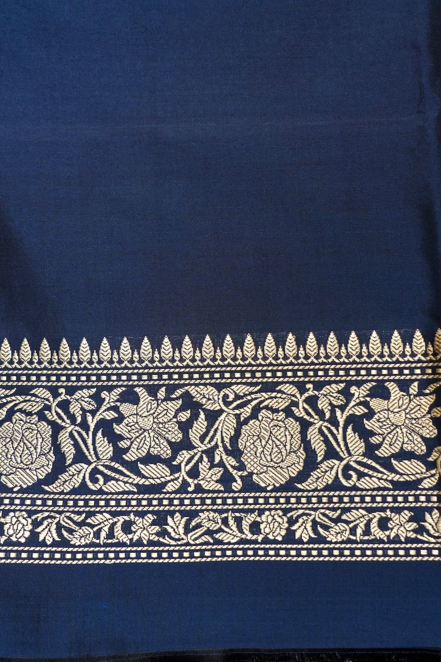 Banarasi Katan Kadwa Zari Jaal Handloom Saree in Navy - Khinkhwab