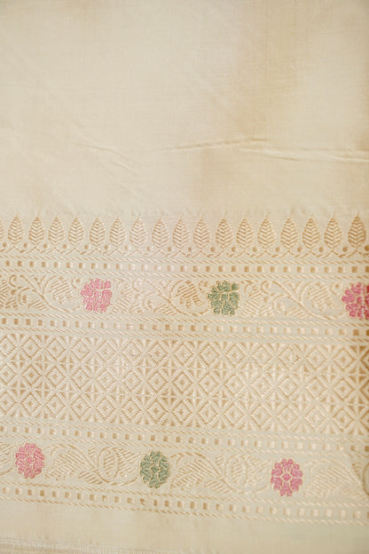 Handloom Kadwa Katan Silk Banarasi Saree in Cream with Diagonal Floral Stripes - Khinkhwab