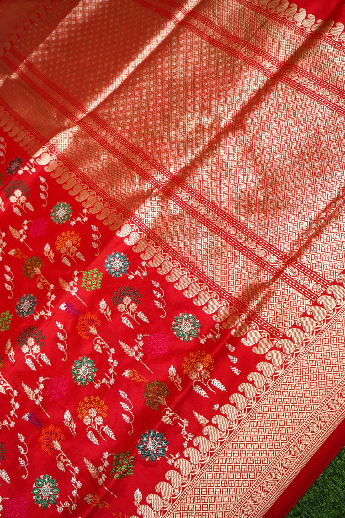 Handloom Kadwa Katan Silk Banarasi Saree in Red with Meenakari Bootis - Khinkhwab