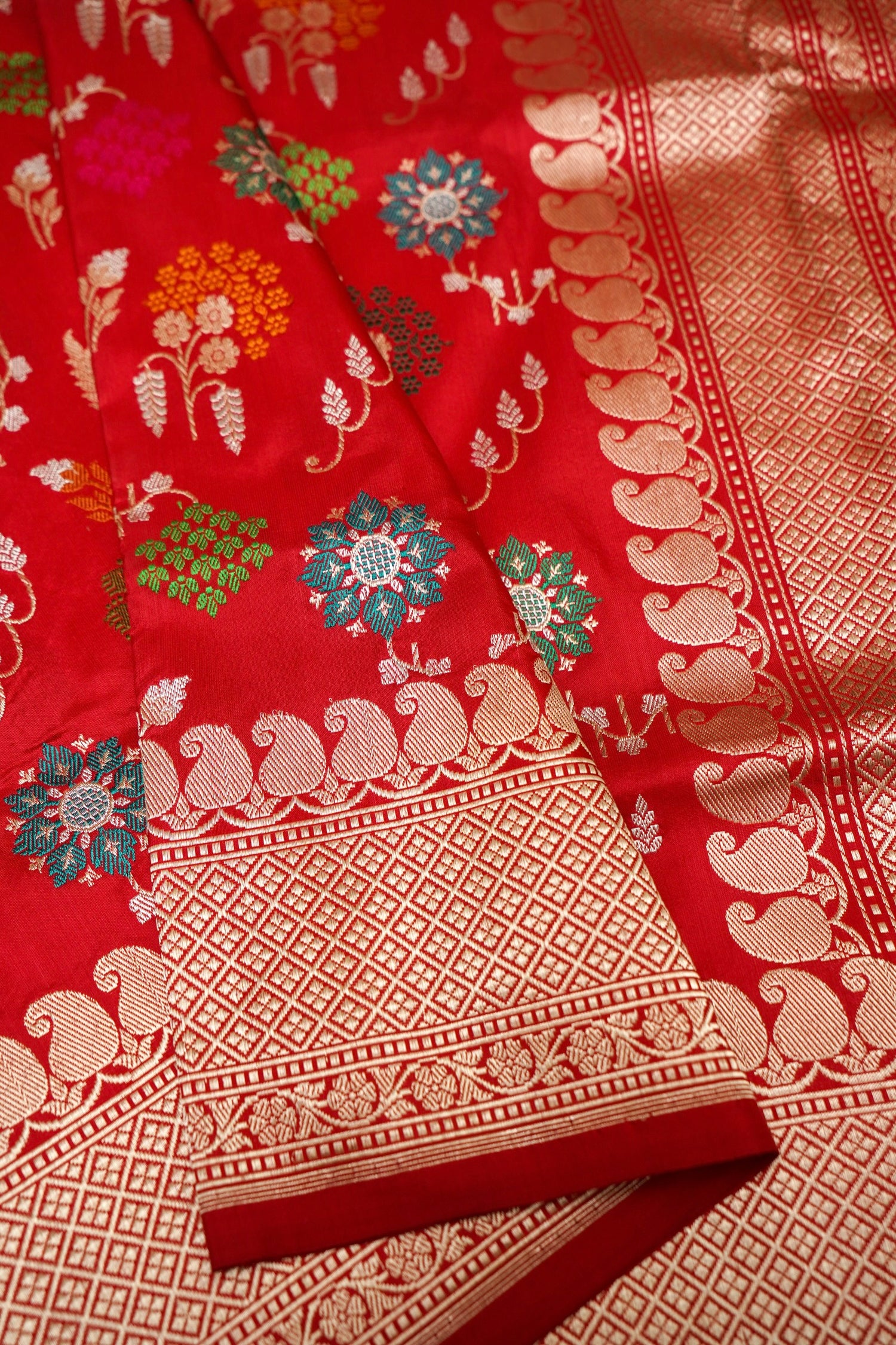 Handloom Kadwa Katan Silk Banarasi Saree in Red with Meenakari Bootis - Khinkhwab
