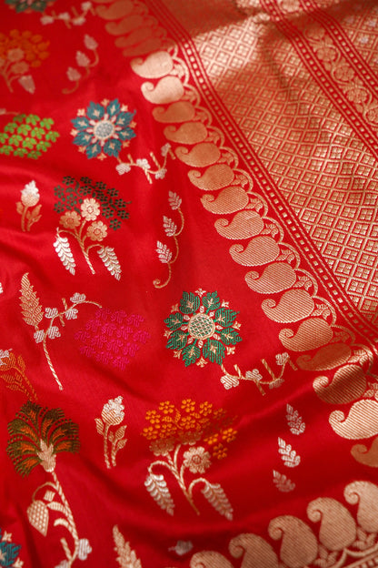 Handloom Kadwa Katan Silk Banarasi Saree in Red with Meenakari Bootis - Khinkhwab