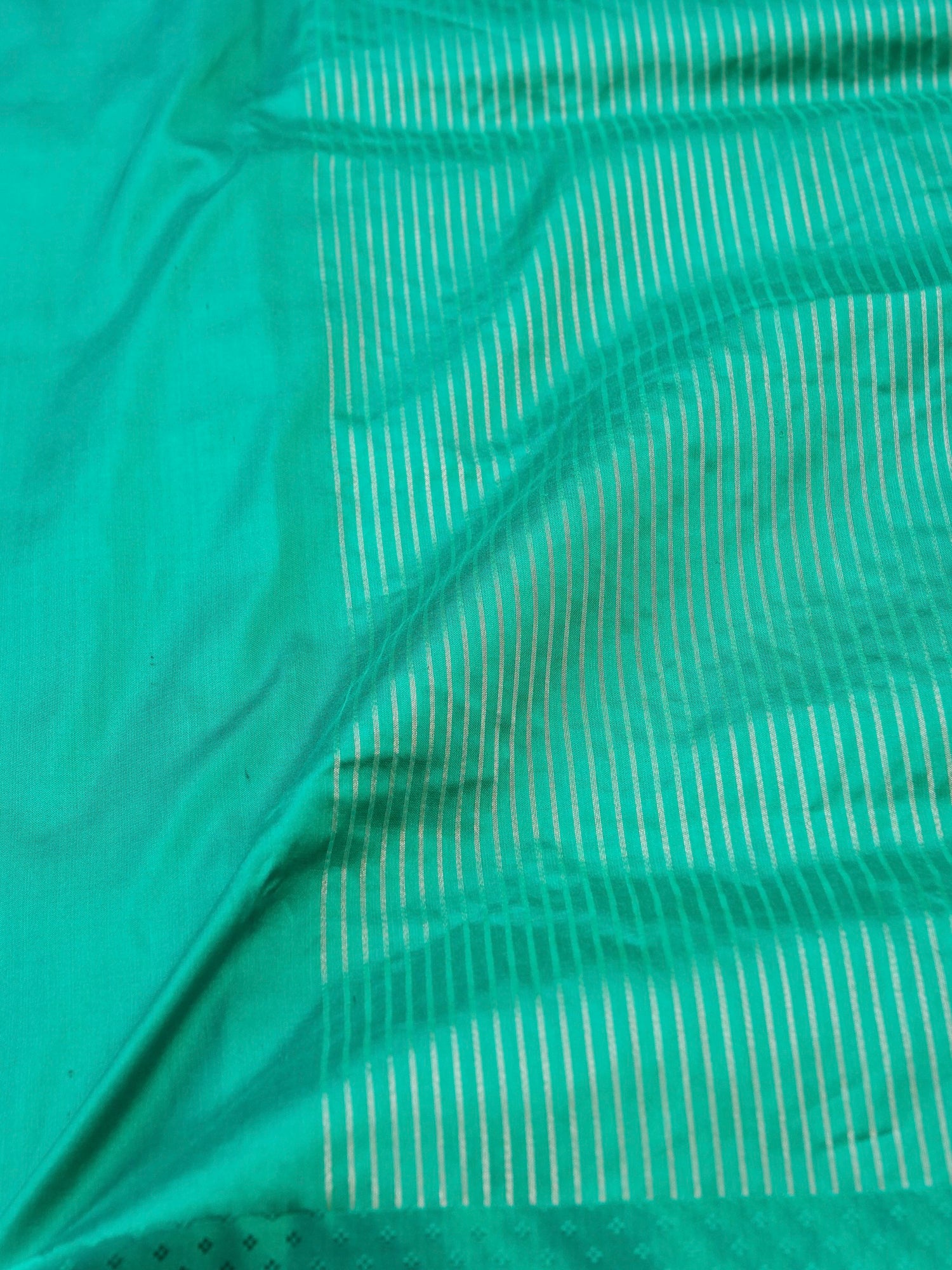 Handwoven Pure Mashru Silk Banarasi Saree - Khinkhwab