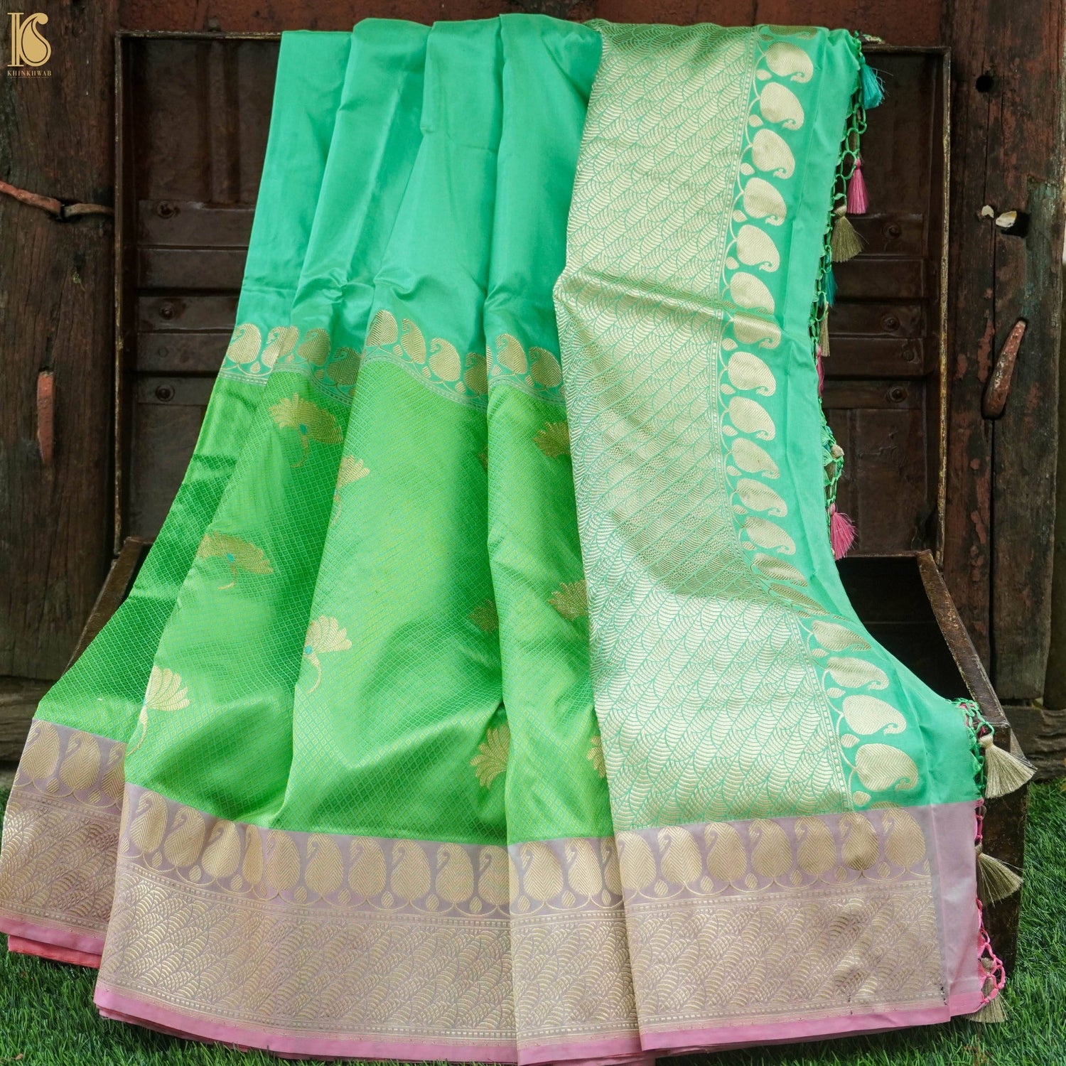 Dual Shade Green Pure Katan Silk Handloom Banarasi Saree