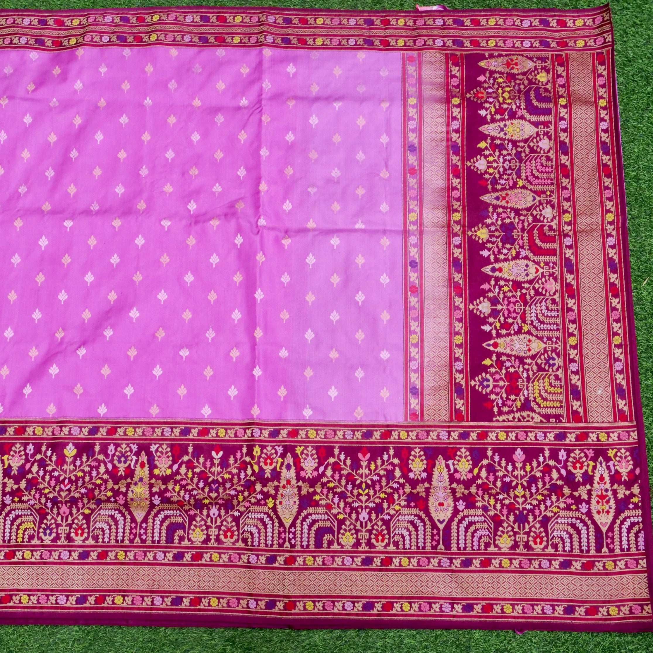 Katan Silk Handloom Ekatara Kadhiyal Banarasi Saree