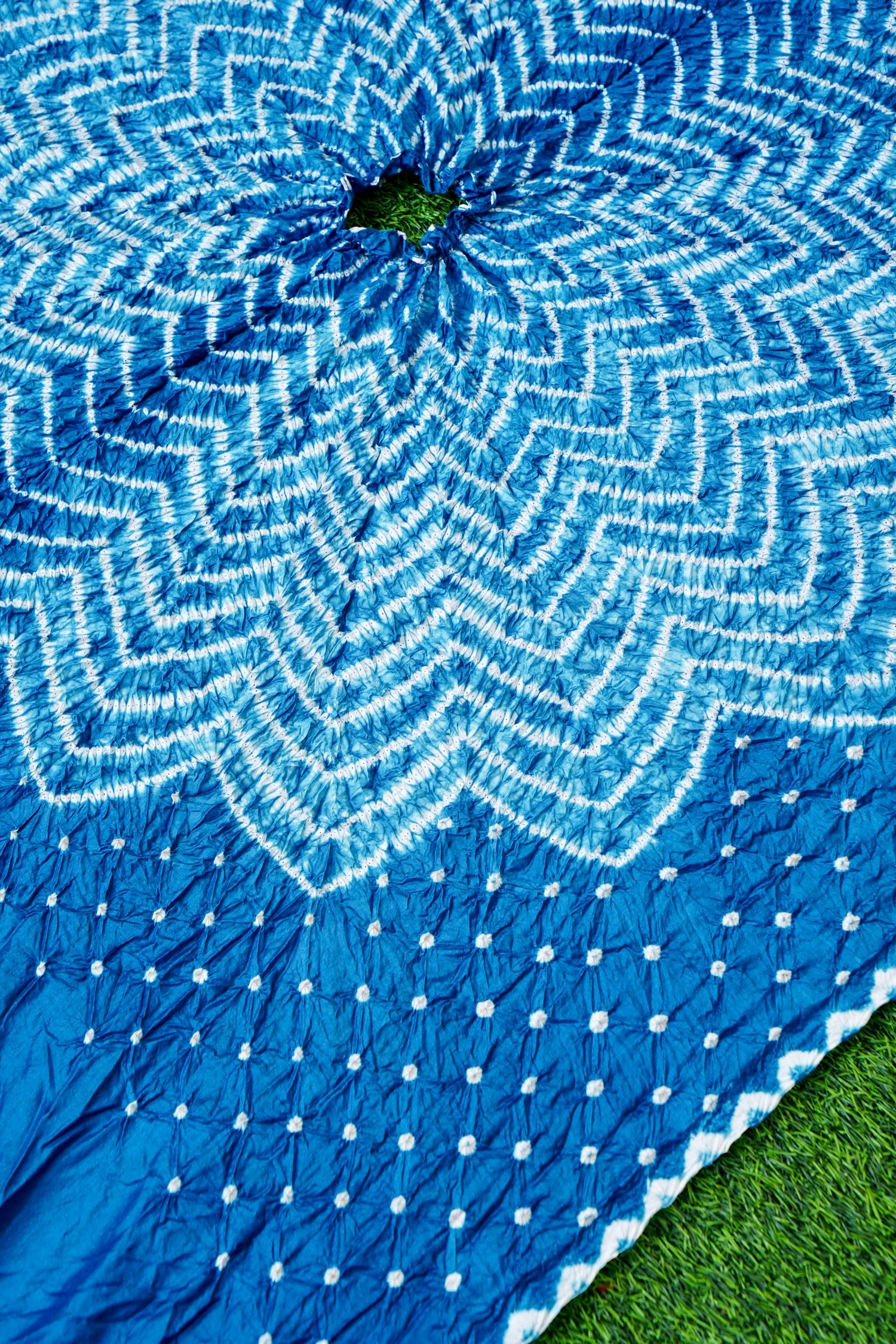 Handwoven Pure Silk Maharani Bandhani Hands Free Saree