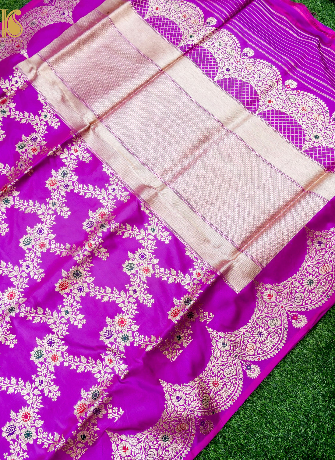 Banarasi Katan Silk Handwoven Kadwa Scalloped Border Saree