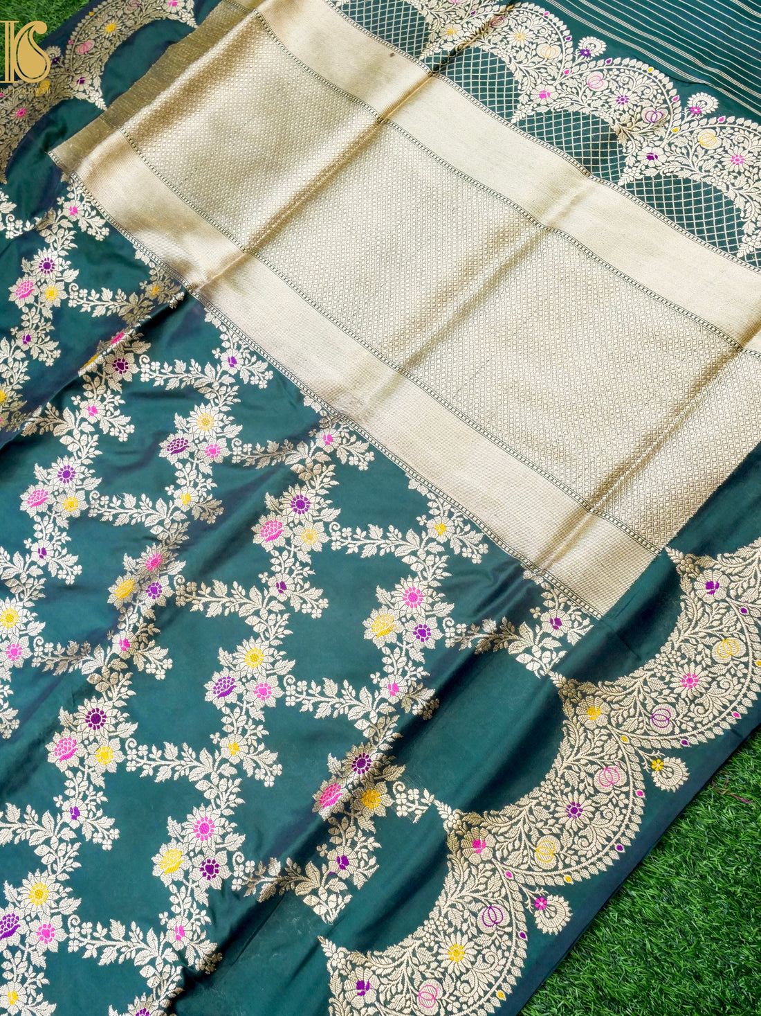Banarasi Katan Silk Handwoven Kadwa Scalloped Border Saree