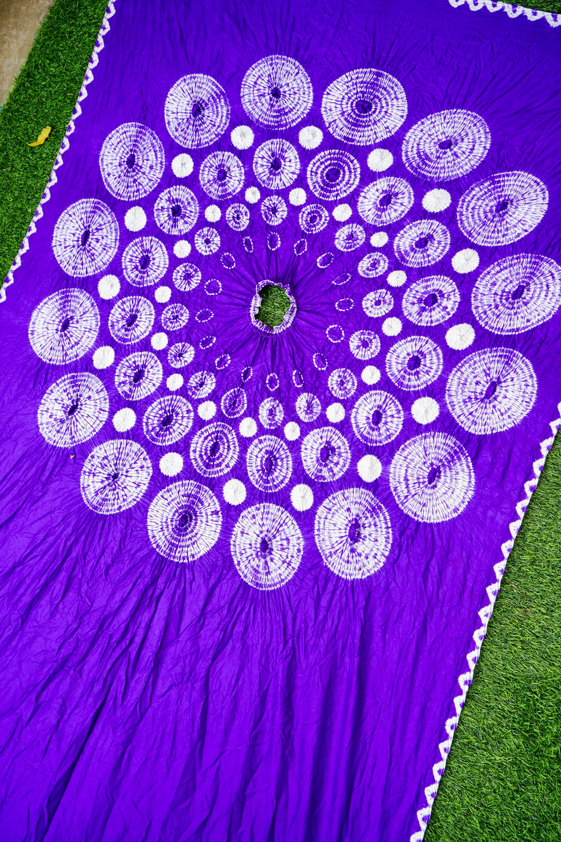 Handwoven Pure Silk Maharani Bandhani Hands Free Saree