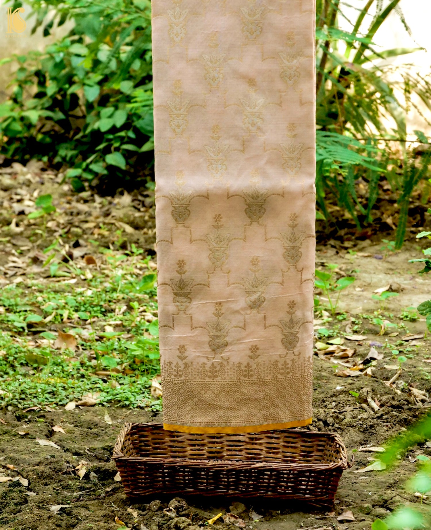 Handloom Kora Banarasi Ektara Saree
