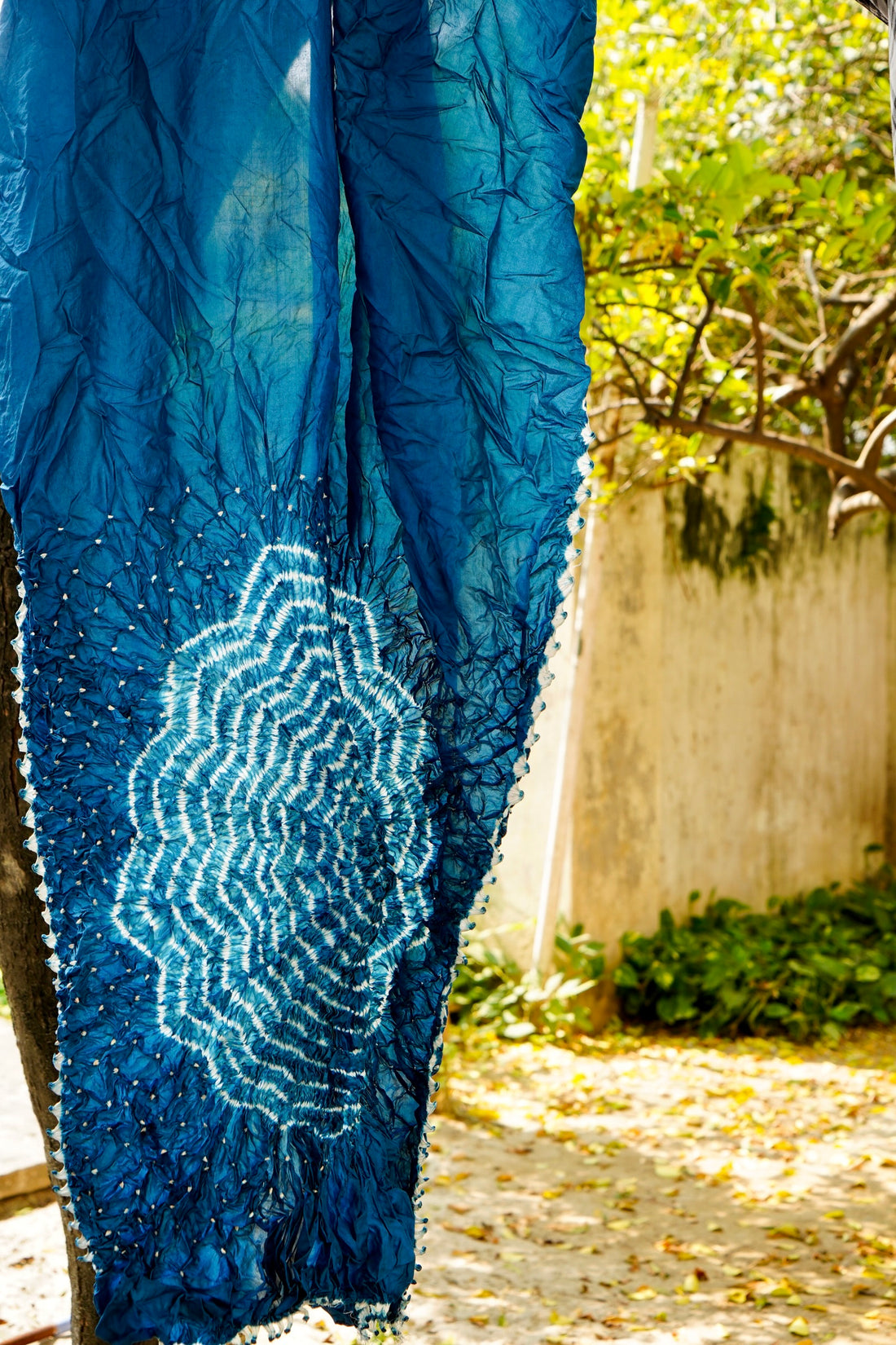 Handwoven Pure Silk Maharani Bandhani Hands Free Saree