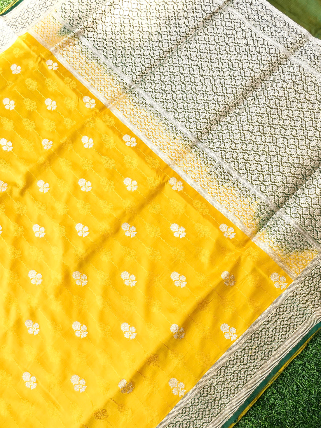 Handloom Banarasi Mashru Silk Tanchoi Kadwa Saree - Khinkhwab