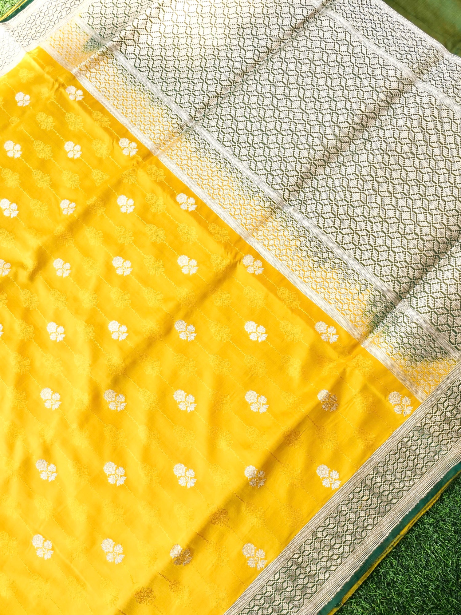 Handloom Banarasi Mashru Silk Tanchoi Kadwa Saree - Khinkhwab