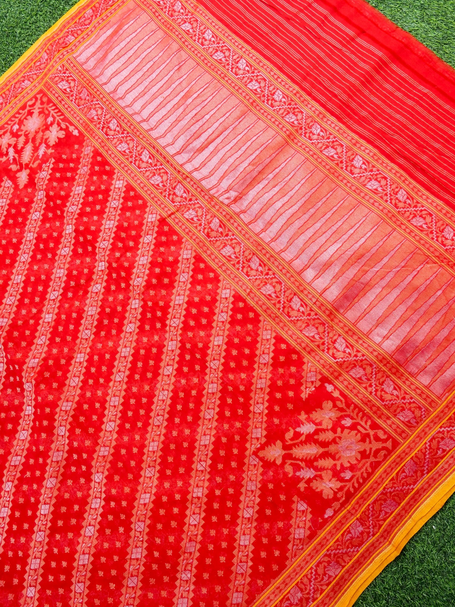 Banarasi Cotton Handloom Jamdani Ektara Saree - Khinkhwab