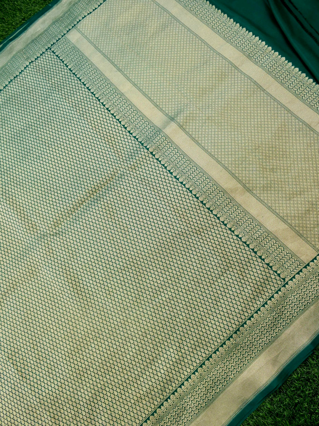 Handloom Banarasi Crepe Silk Saree with Zari Brocade - Khinkhwab