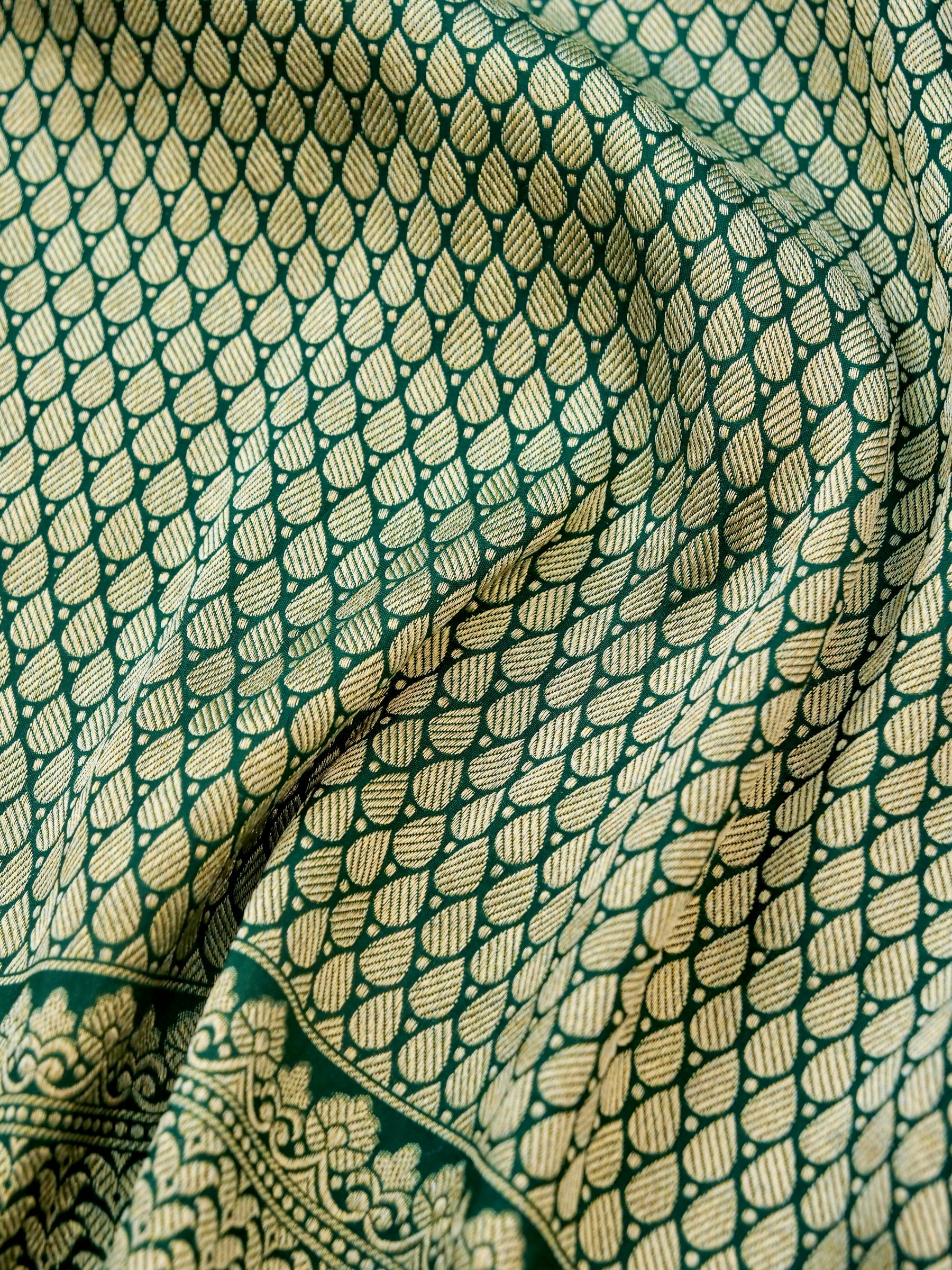 Handloom Banarasi Crepe Silk Saree with Zari Brocade - Khinkhwab