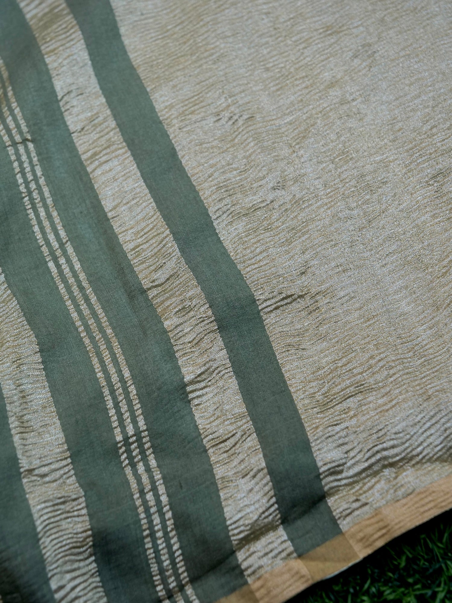Handloom Pure Munga Tissue Crush Striped Saree in Green - Khinkhwab